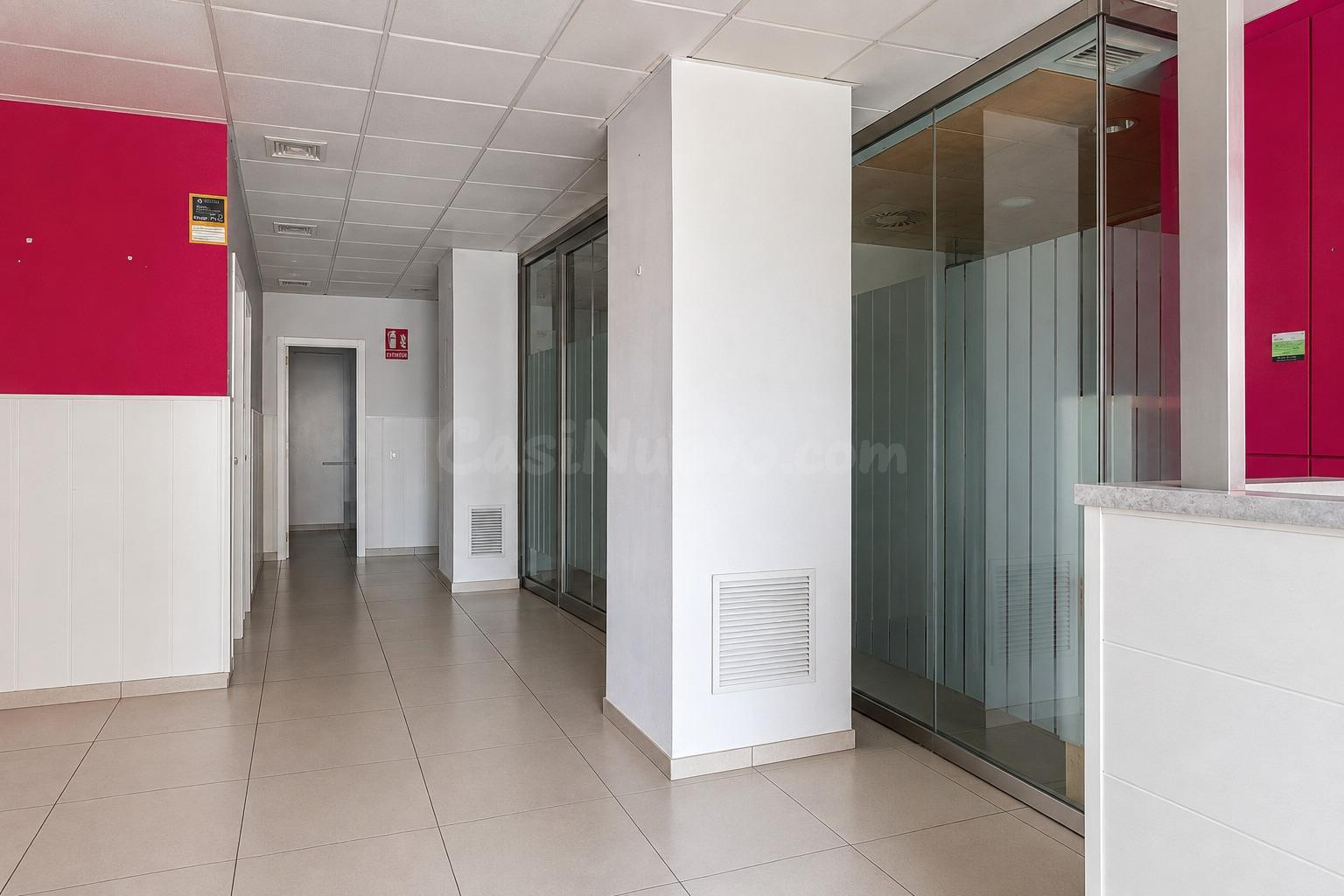 Amplio local comercial de 154 m2 ya compartimentado para des - foto 5
