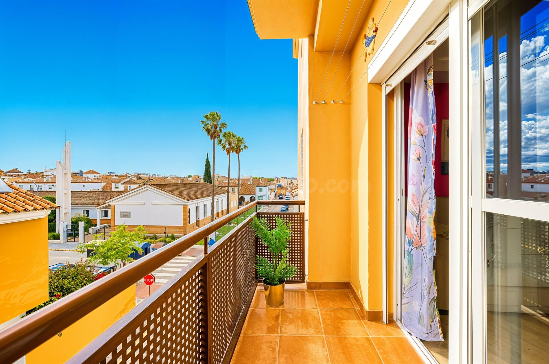 ‍‍‍ Ideal para familias: Piso funcional de 3 dormitorios y 2 baños con todos los servicios a mano