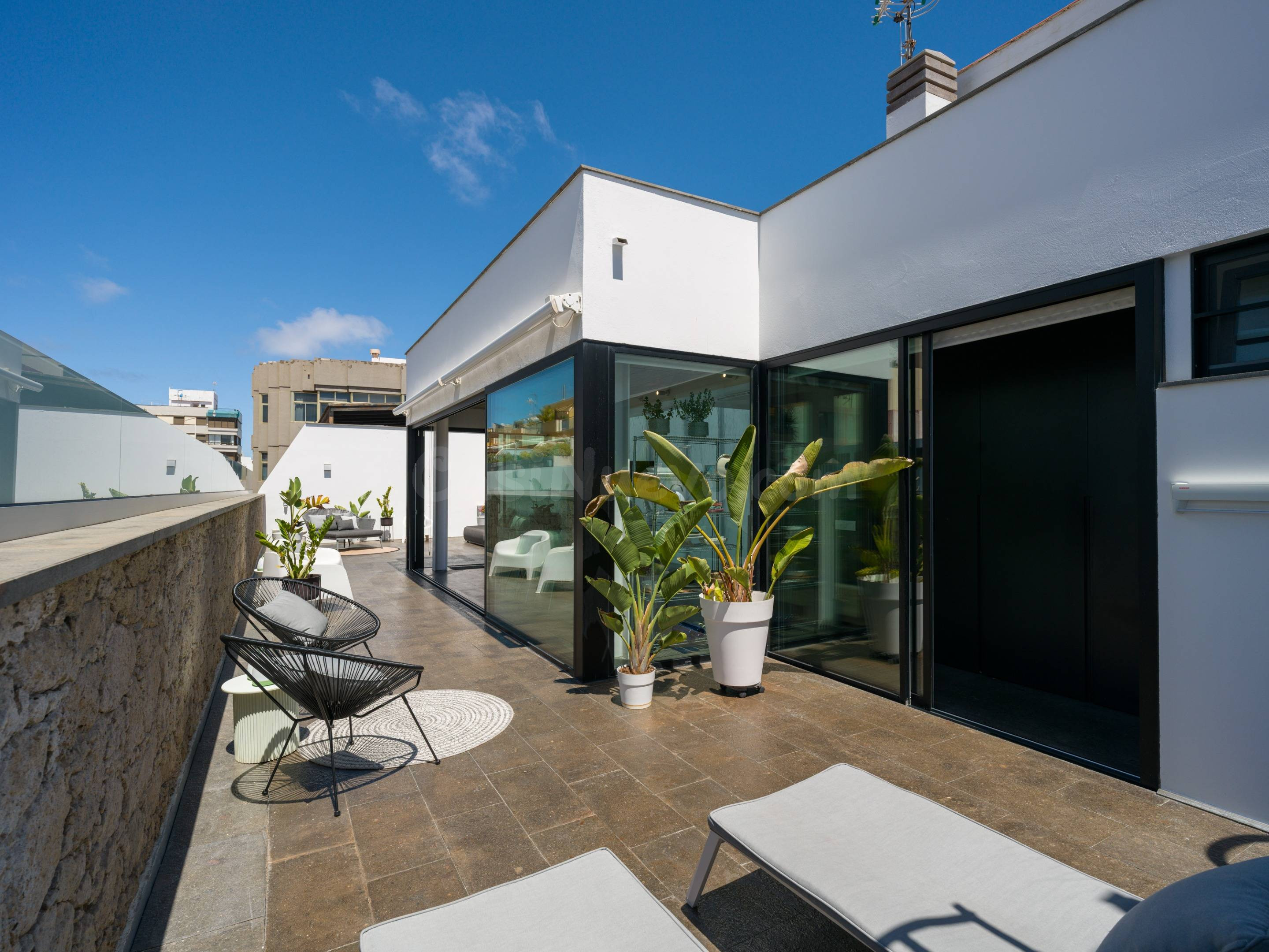 Exclusiva casa de diseño en Triana con espectacular zona chi - foto 2