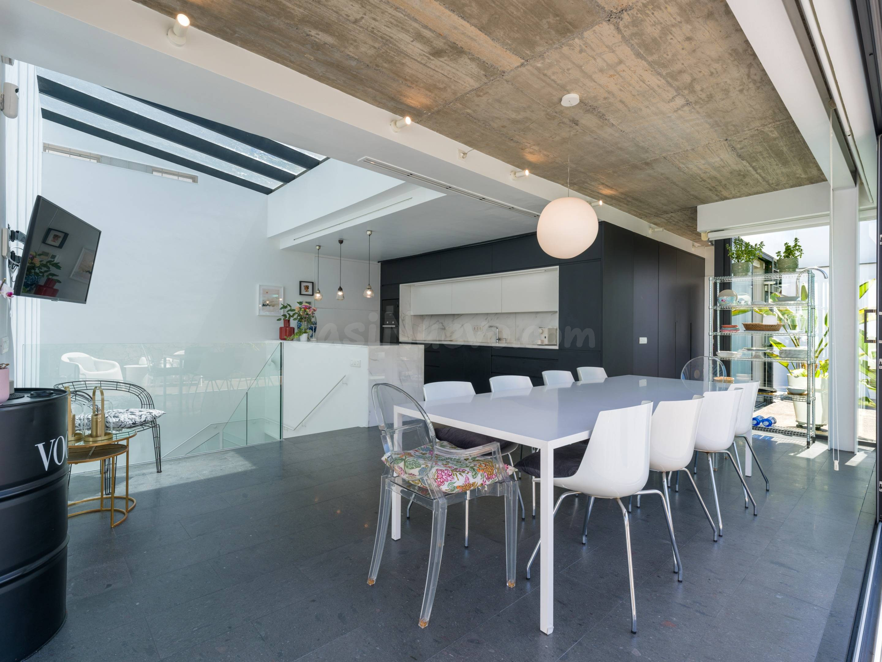 Exclusiva casa de diseño en Triana con espectacular zona chi - foto 3