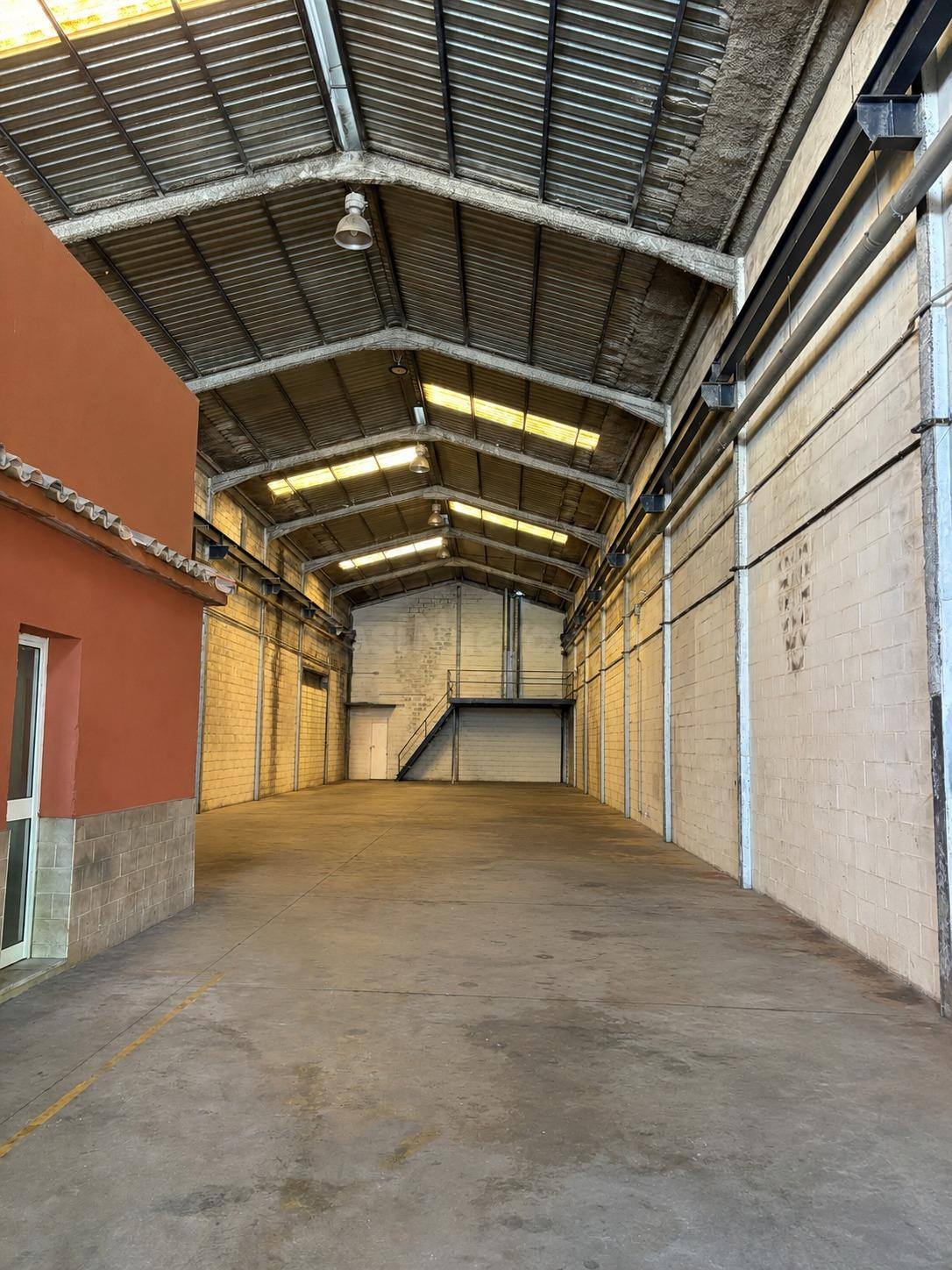 Nave industrial de gran altura en el Polígono El Torno - foto 4