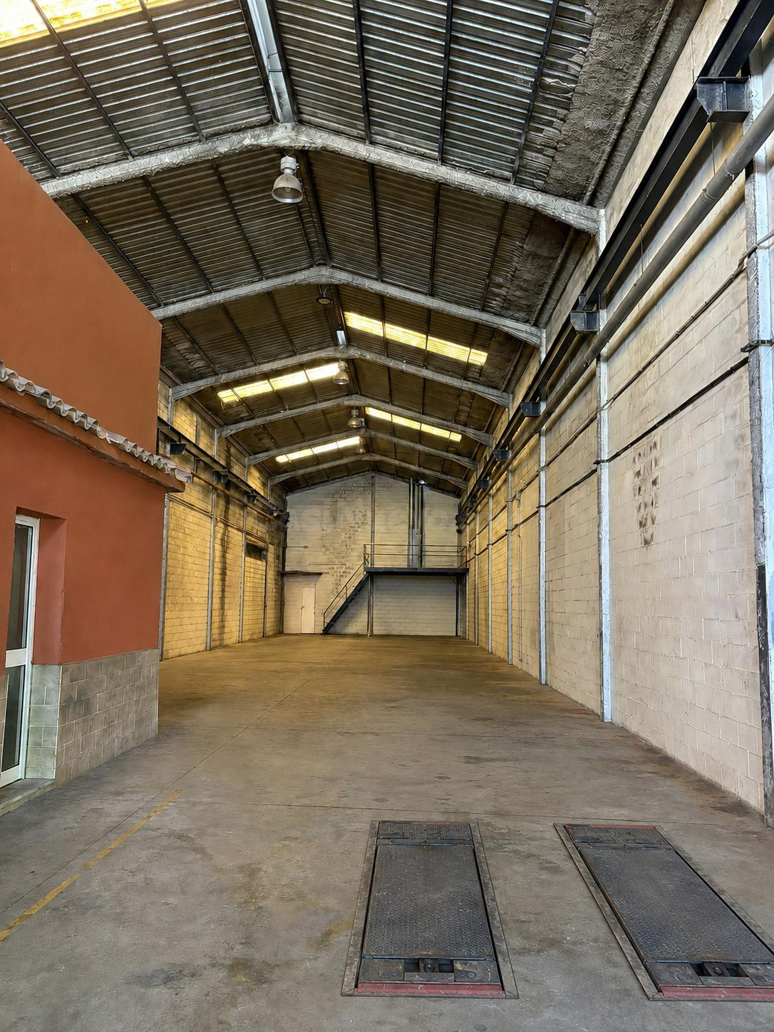 Nave industrial de gran altura en el Polígono El Torno - foto 5