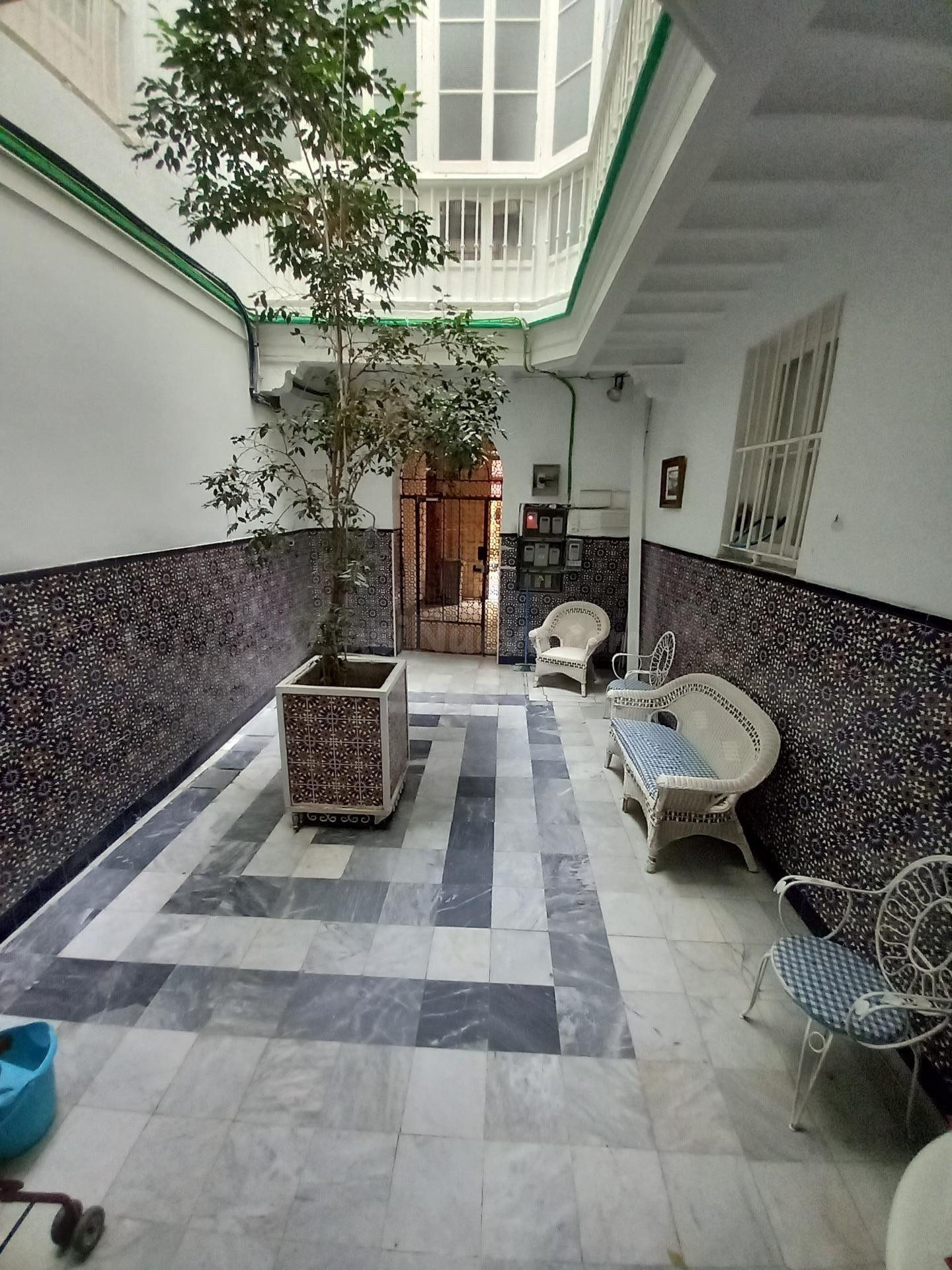 CASA SEÑORIAL DE 1888 EN PLENO CENTRO DE CÁDIZ CON OPCION A  - foto 2