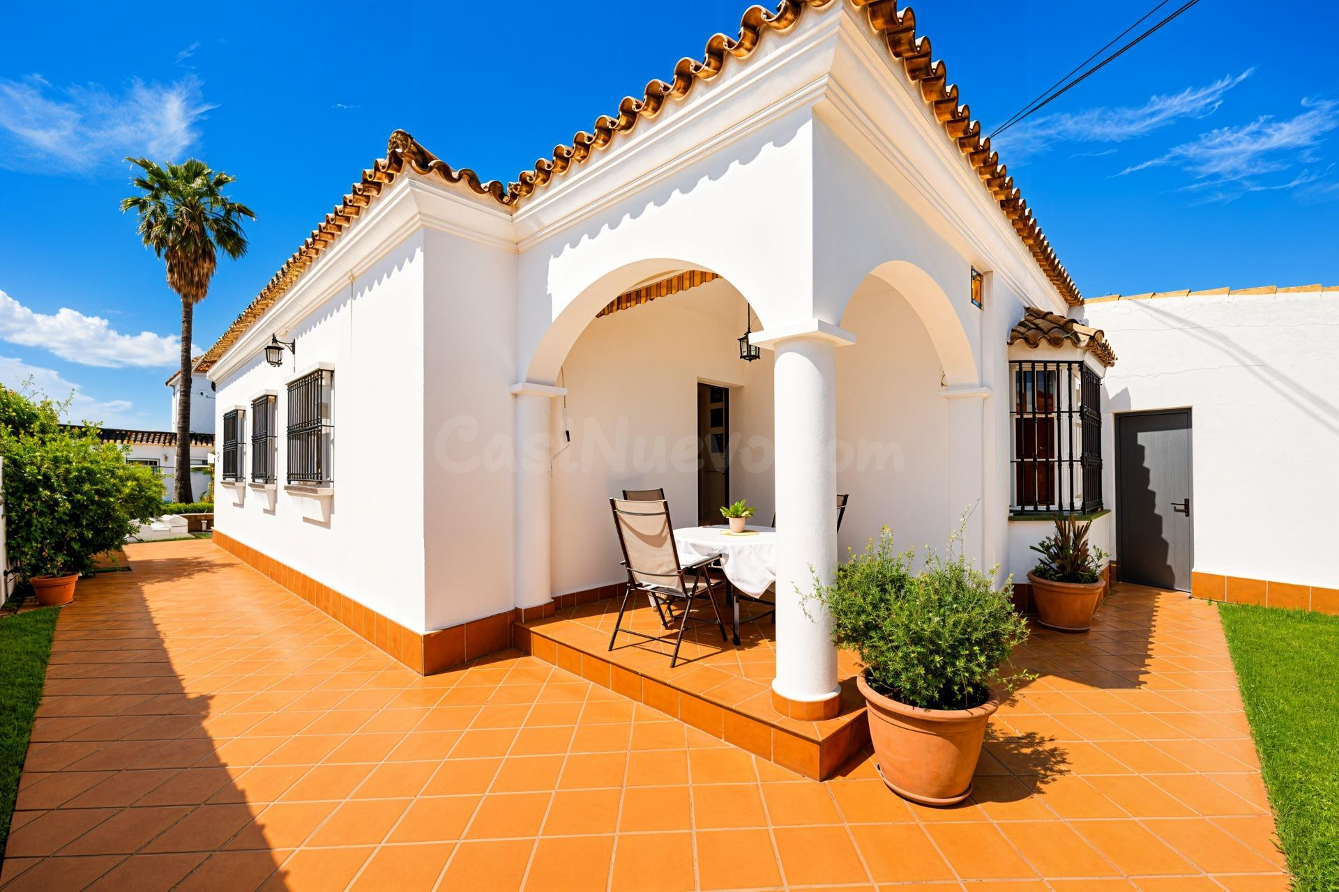 ¡Barbacoa, piscina y máxima comodidad! Exclusivo chalet urba - foto 5