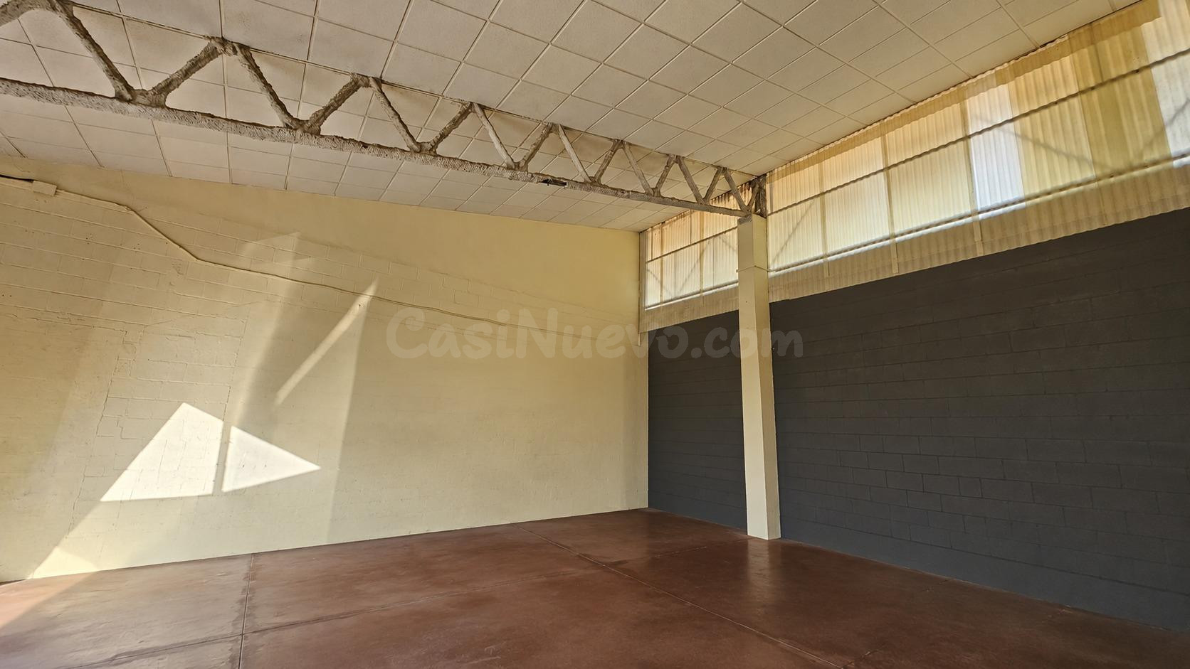 NAVE COMERCIAL EN VENTA EN EL POLÍGONO DE CHINALES – CÓRDOBA