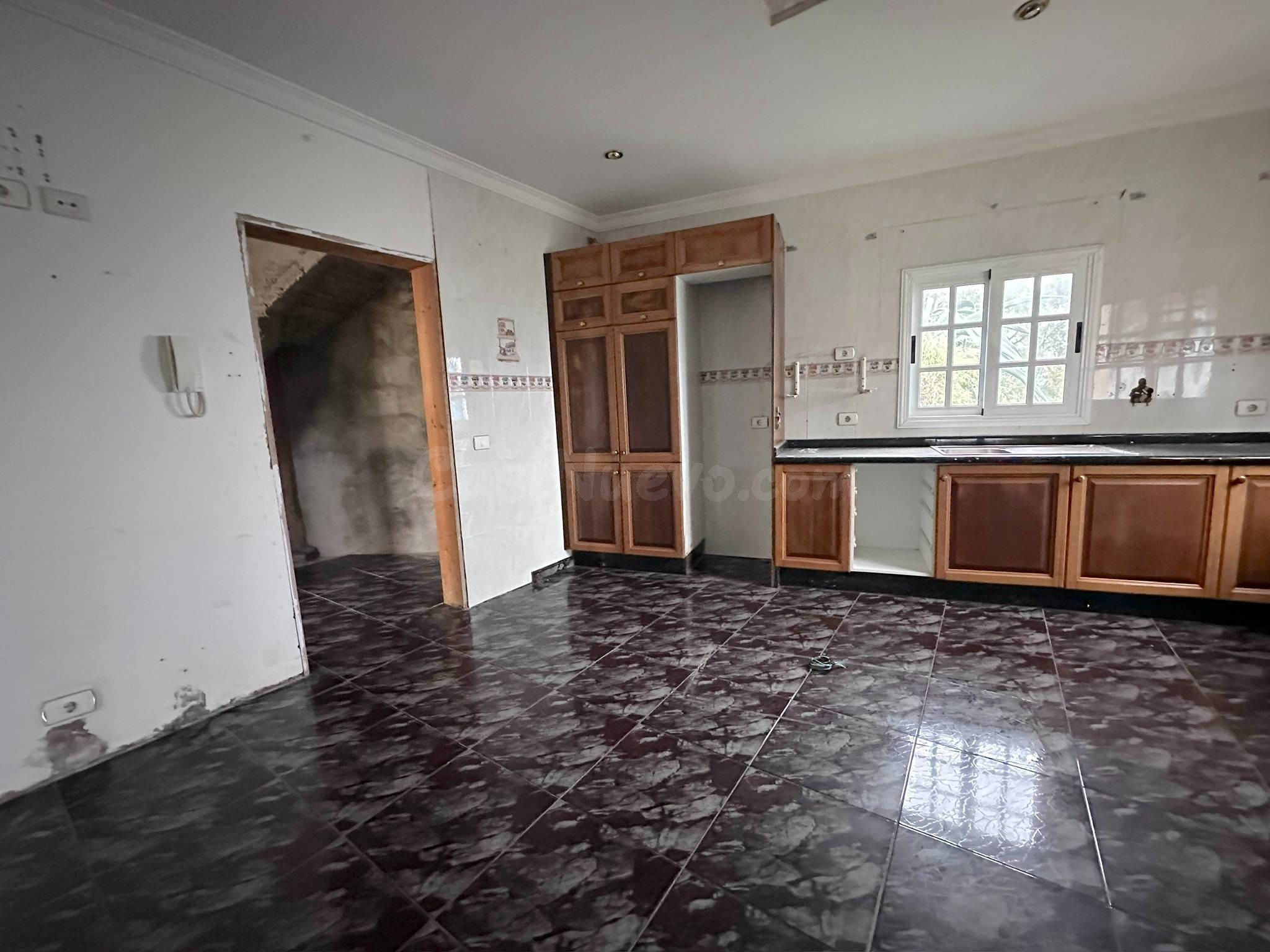 VIVIENDA DE DOS PLANTAS A REFORMAR - foto 4