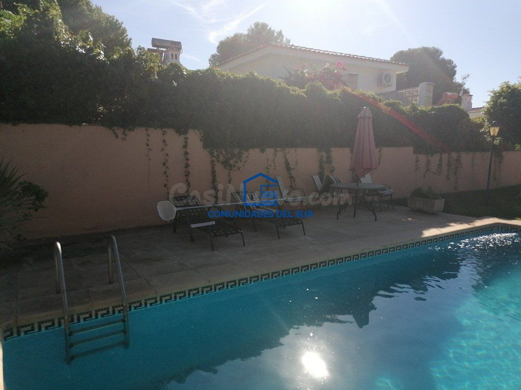 Chalet independiente en Vistahermosa. Alquiler Verano 2026.  - foto 3