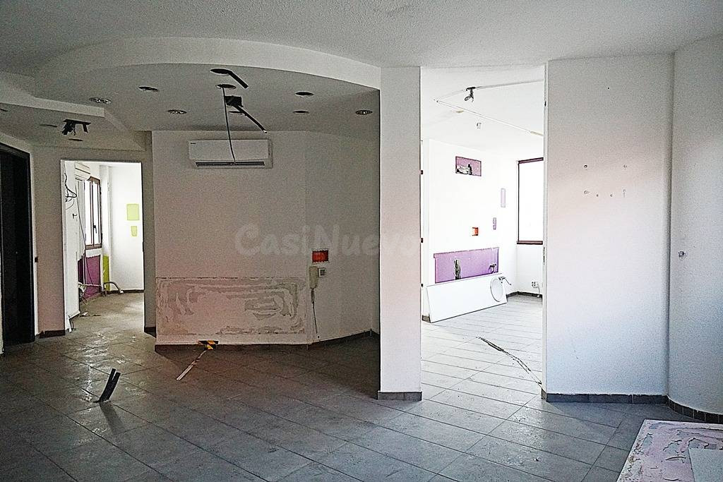 Local en planta primera calle Menéndez y Pelayo - foto 3