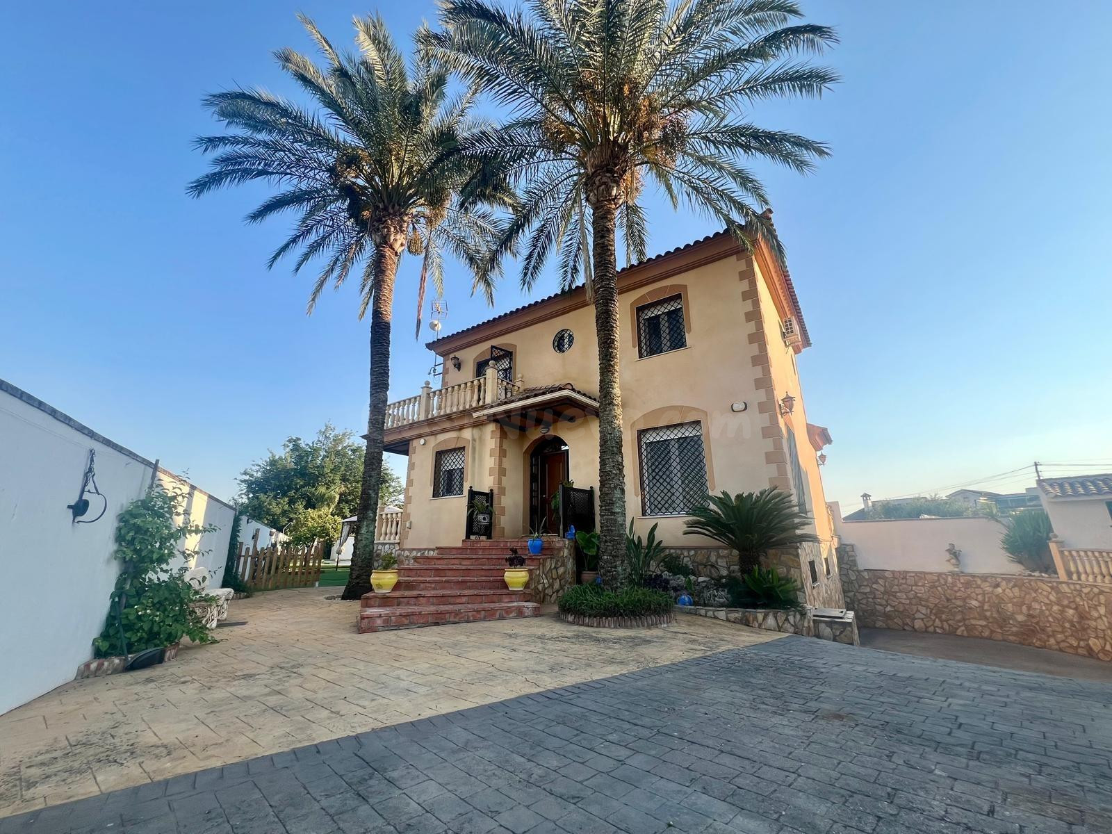 Gran oportunidad! Vivienda con terreno, piscina y negocio taller mecánico - foto 3