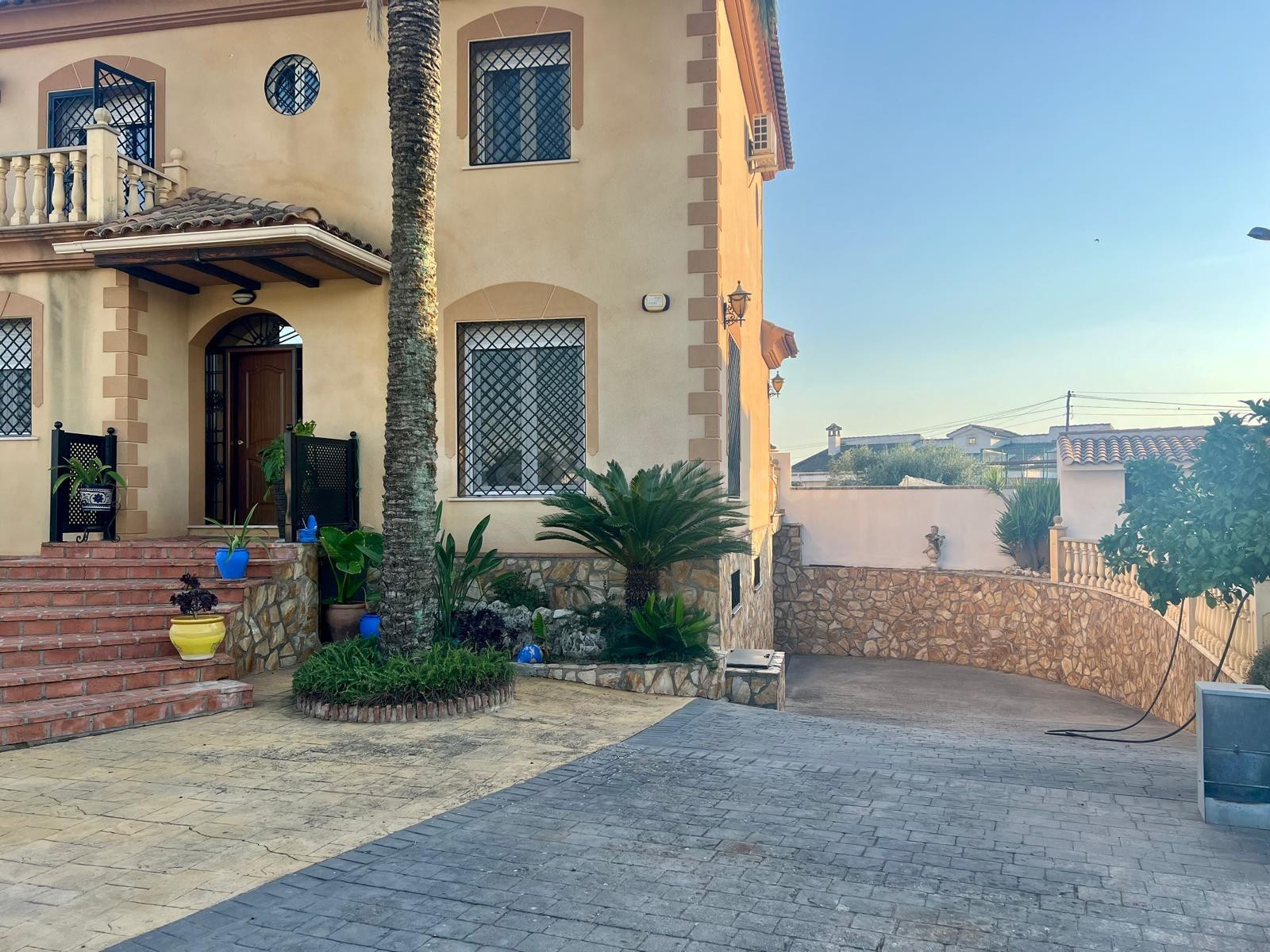 Gran oportunidad! Vivienda con terreno, piscina y negocio taller mecánico - foto 4