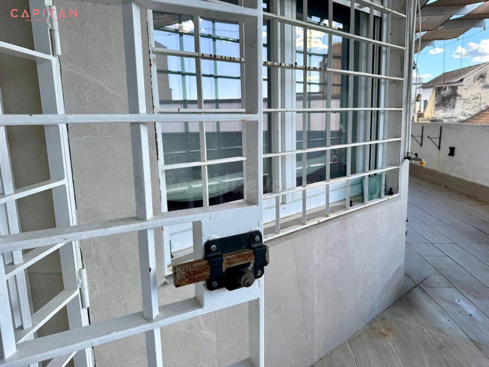EXCLUSIVO ATICO CON AMPLIA TERRAZA Y GARAJE OPCIONAL EN PLEN - foto 2