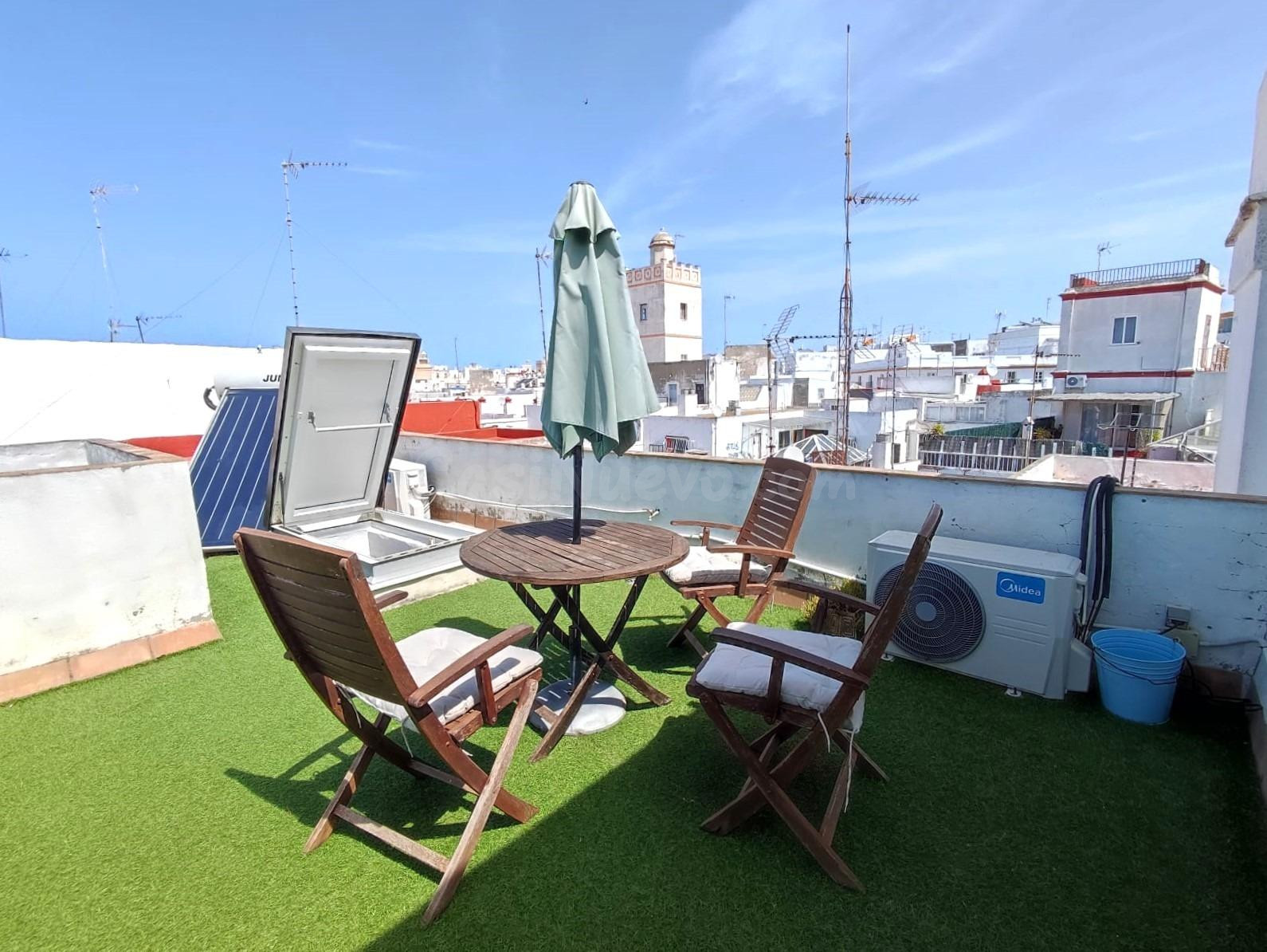 Ático Exclusivo con Terraza Privada de 40 m2 y Licencia Turí - foto 2