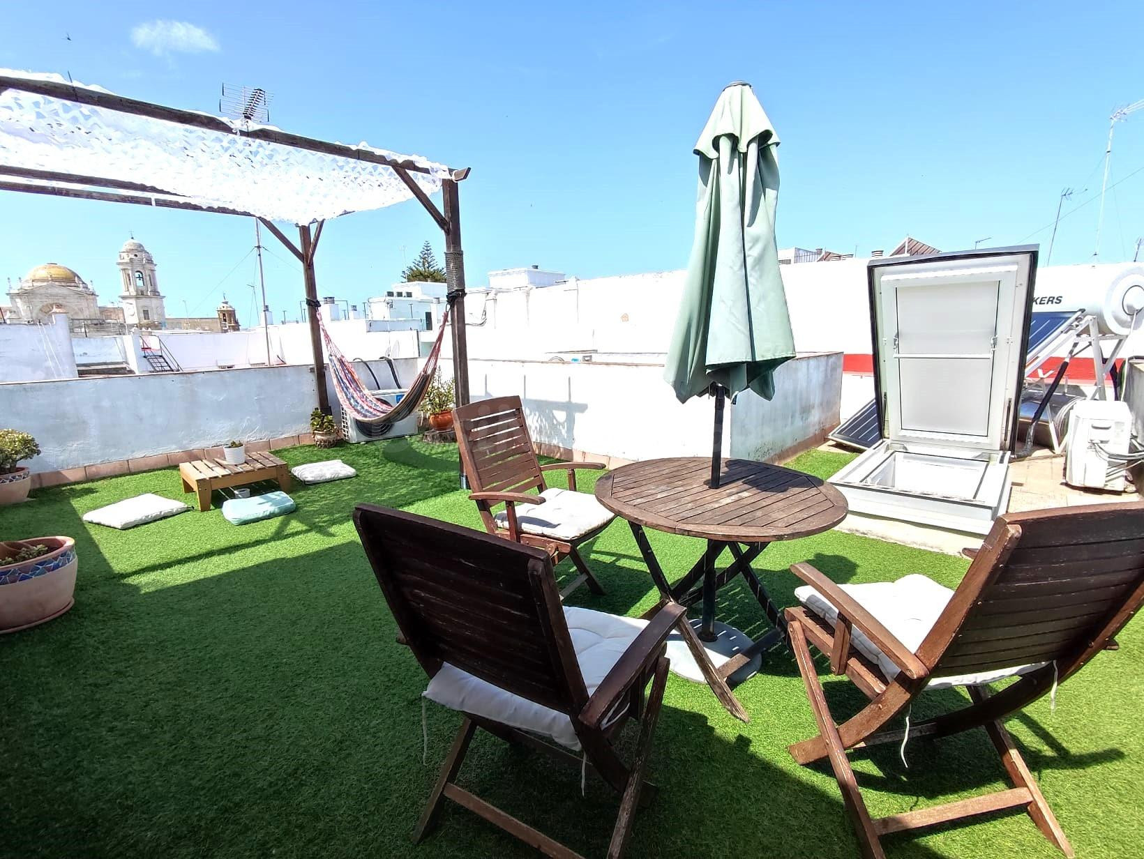 Ático Exclusivo con Terraza Privada de 40 m2 y Licencia Turí - foto 5