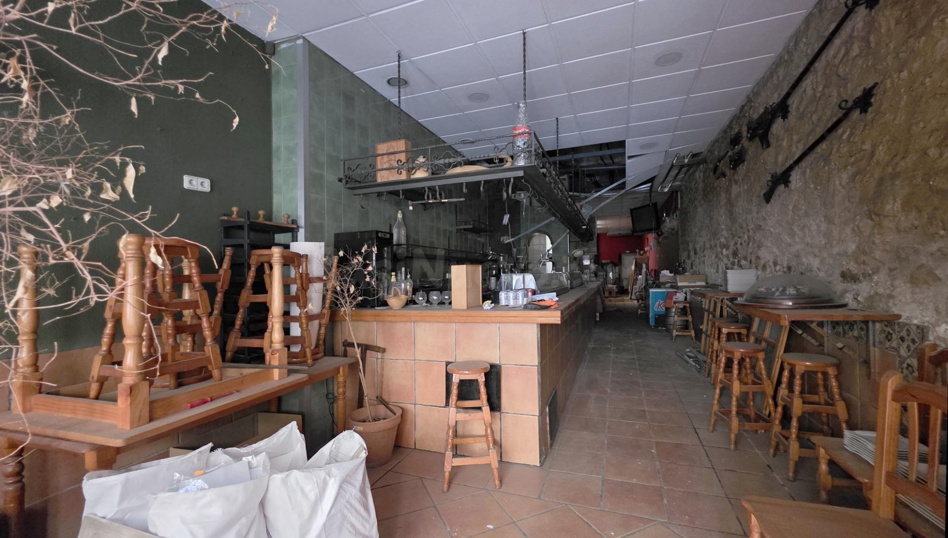 LOCAL EN VENTA ACONDICIONADO COMO CAFETERIA EN CAROLINAS BAJ