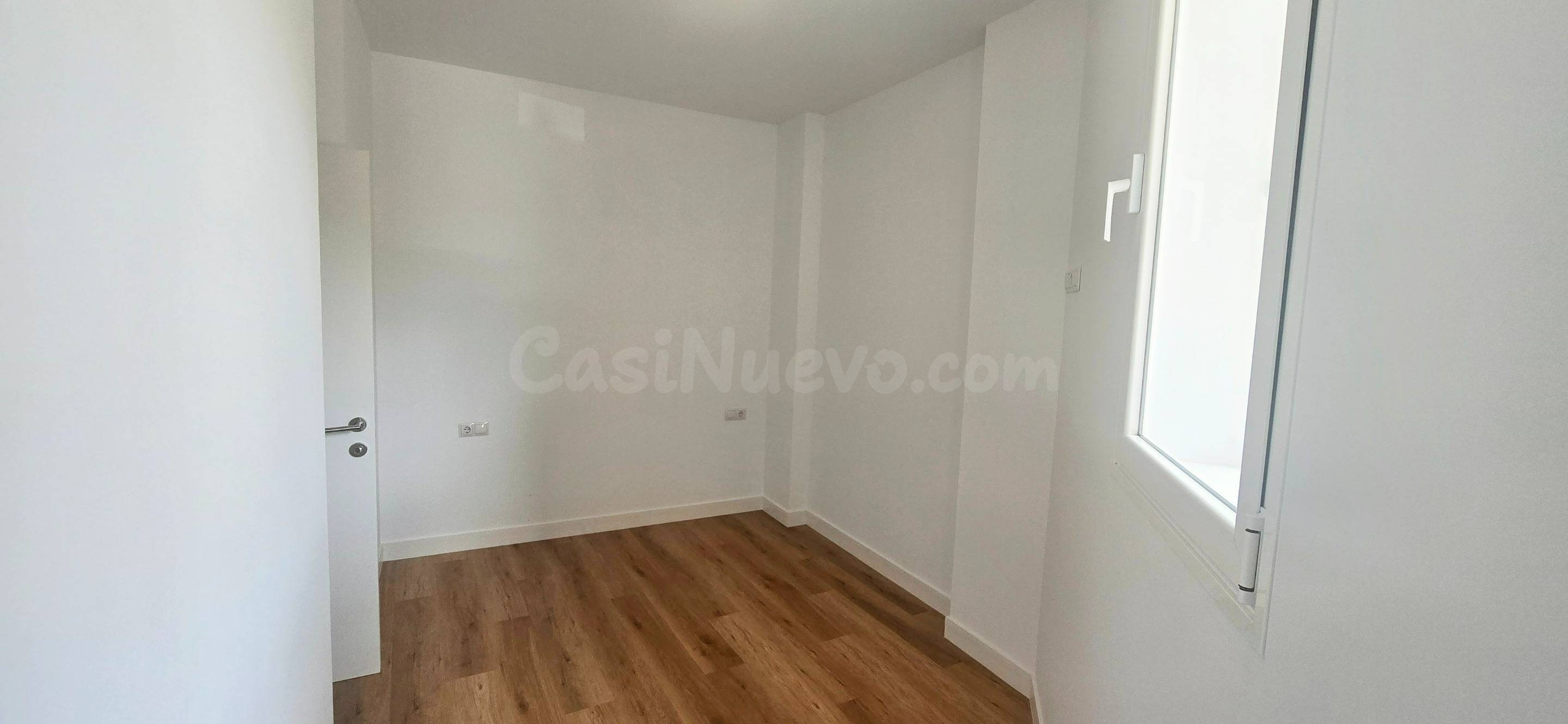 ¡Oportunidad en La Isleta! Piso reformado de 2 dormitorios l - foto 4