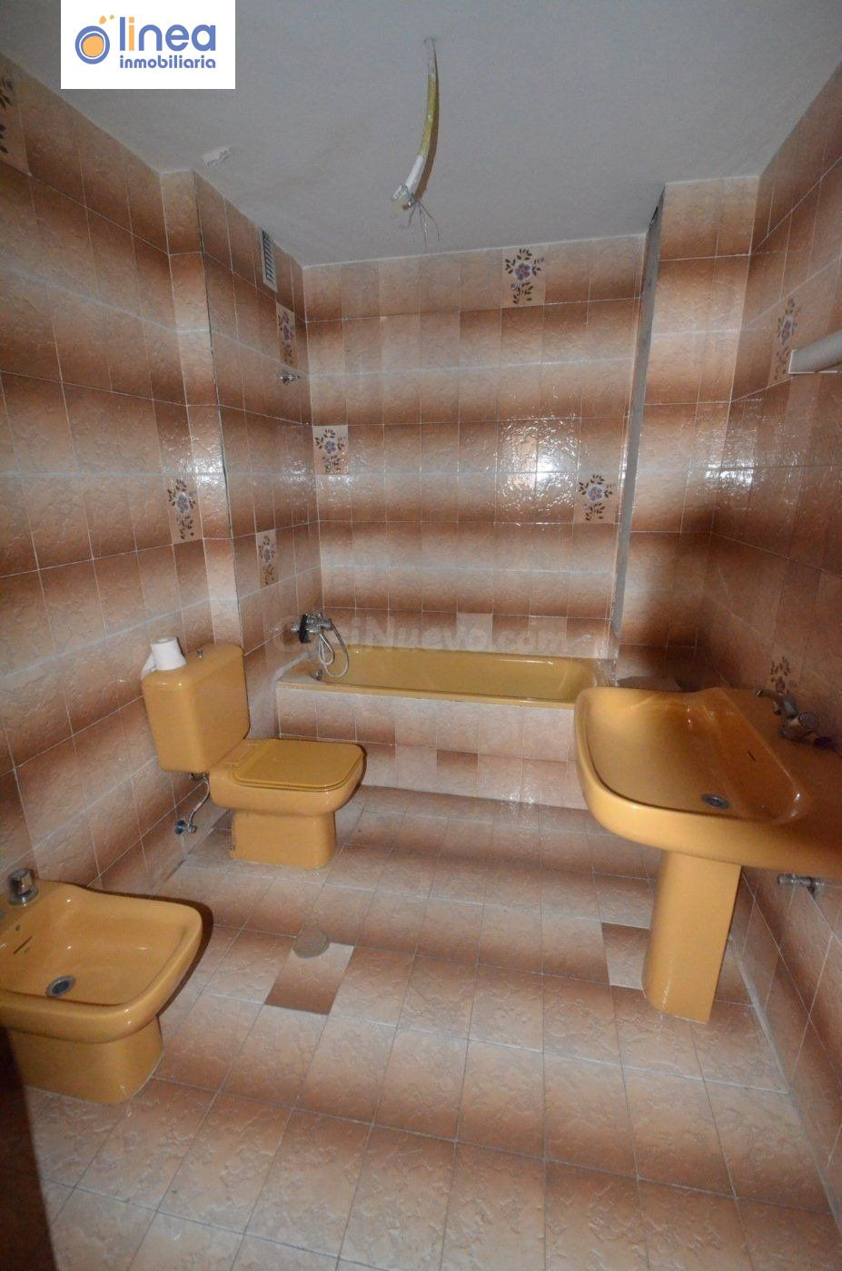 VENTA, PISO, ALMERIA CENTRO DE 4 DORMITORIOS 2 BAÑOS - foto 5