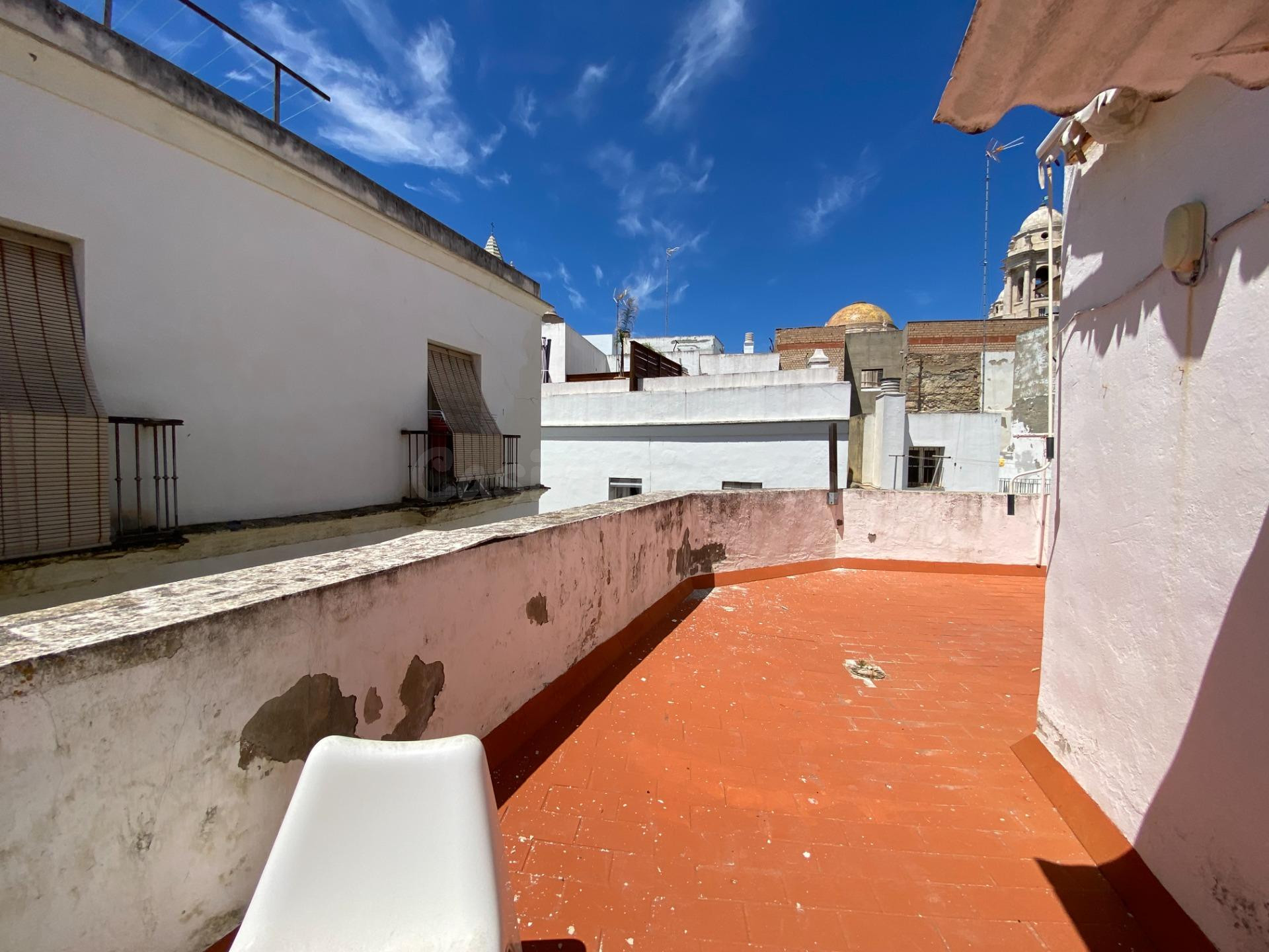 EDIFICIO EN VENTA EN EL PÓPULO, CÁDIZ – Vivienda y Local - foto 3