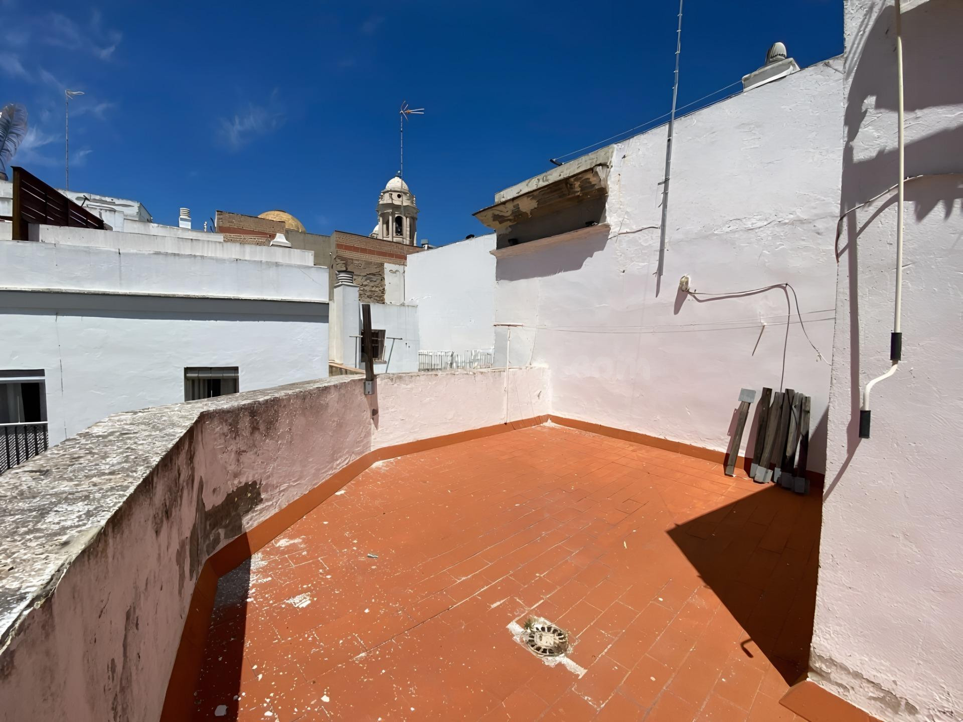 EDIFICIO EN VENTA EN EL PÓPULO, CÁDIZ – Vivienda y Local - foto 4
