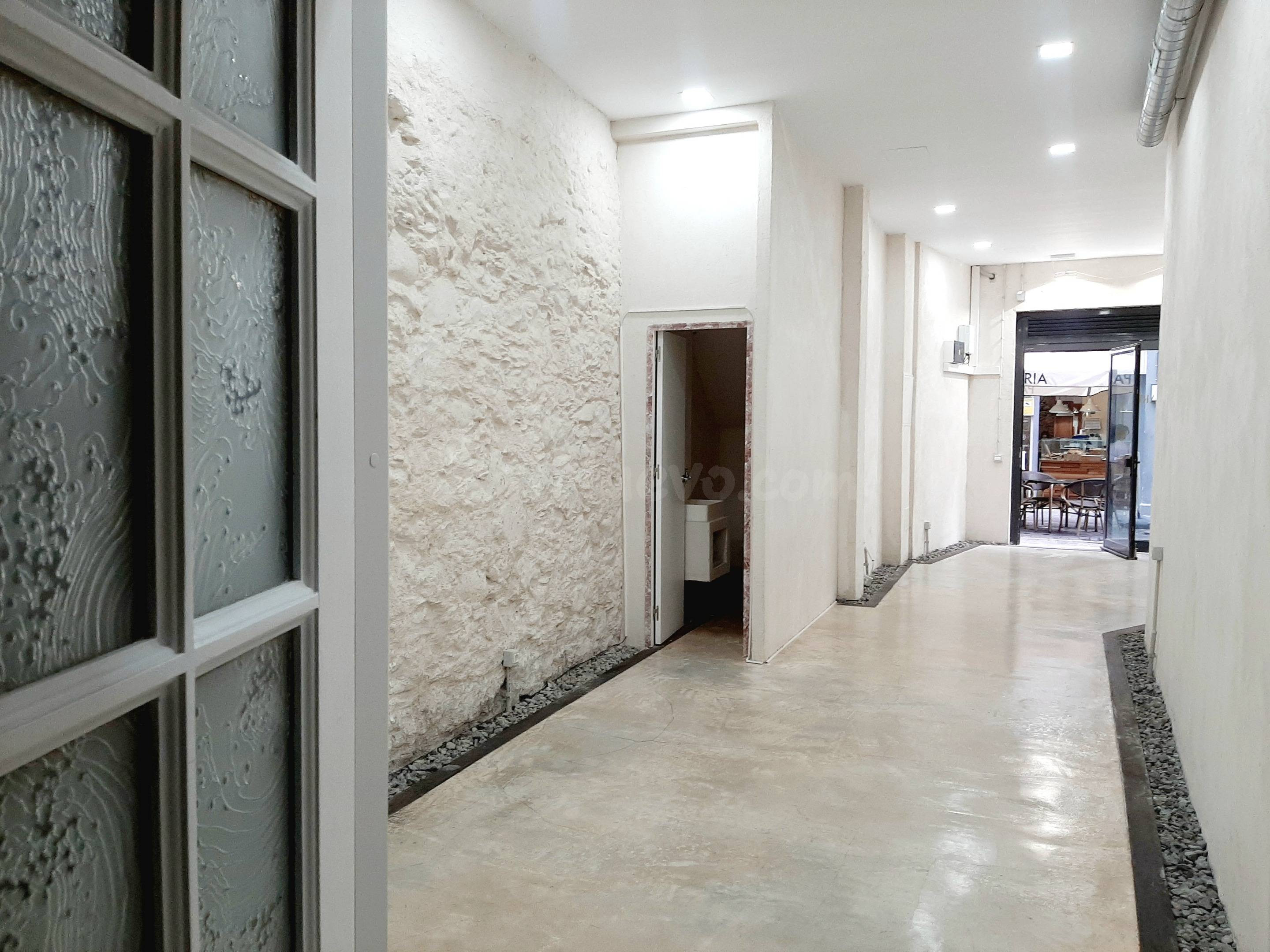 SE ALQUILA MAGNIFICO LOCAL COMERCIAL ZONA PRIME EN TRIANA. - foto 4