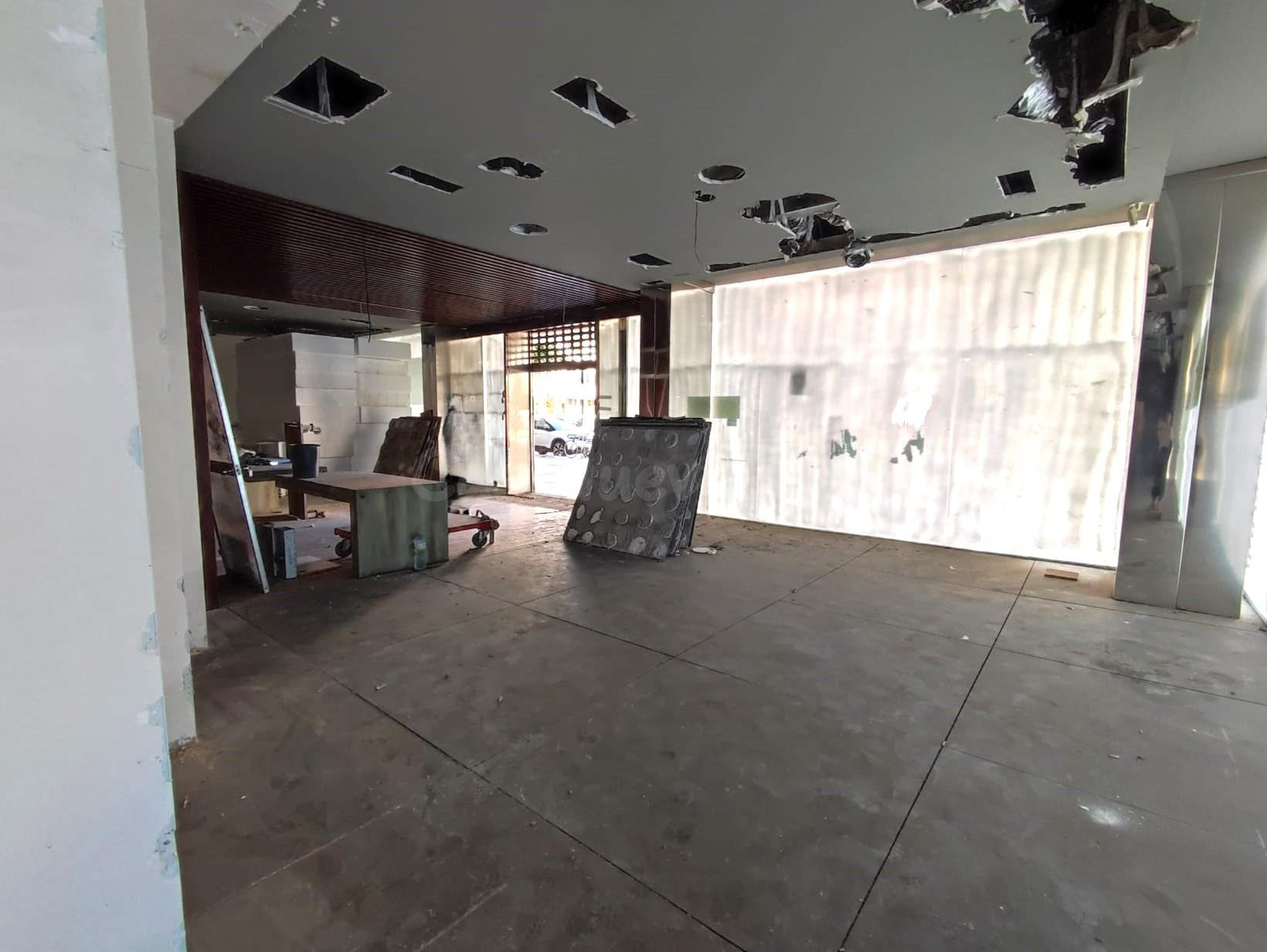Oportunidad de Inversión en Cádiz: Amplio Local Comercial co - foto 2