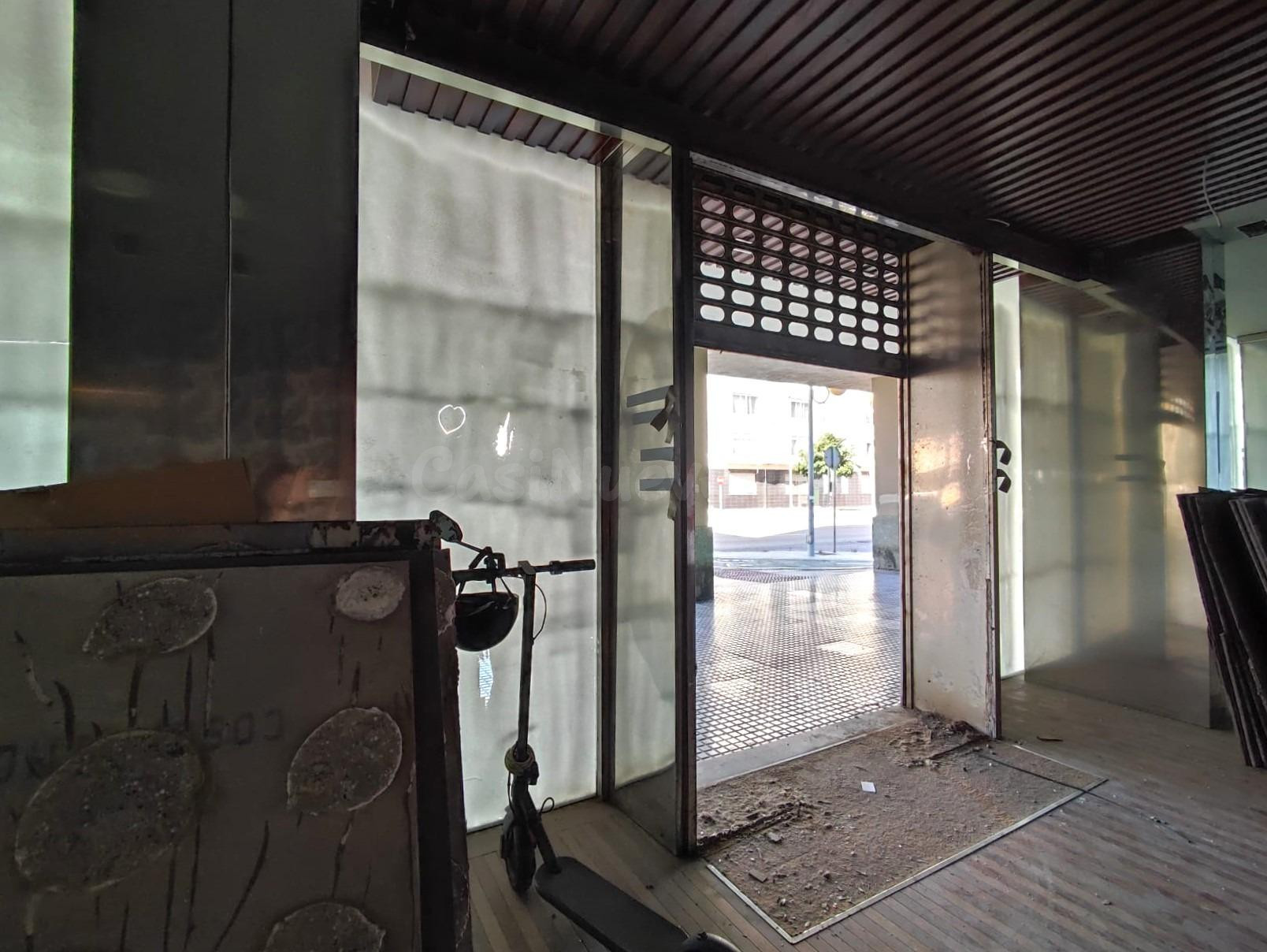 Oportunidad de Inversión en Cádiz: Amplio Local Comercial co - foto 3