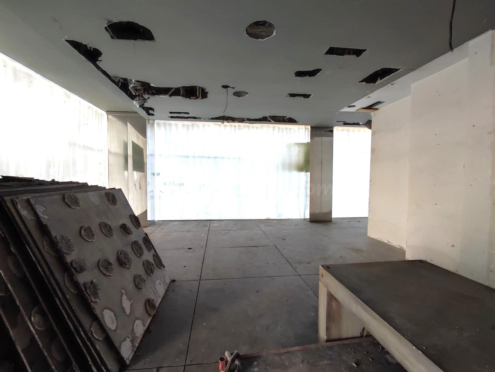 Oportunidad de Inversión en Cádiz: Amplio Local Comercial co - foto 4