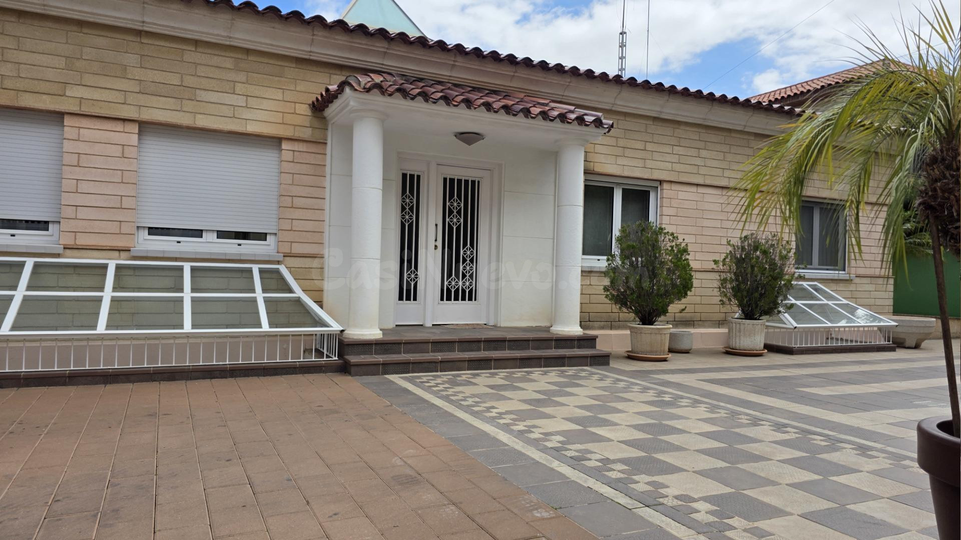 CHALET EN VENTA EN CIUDAD JARDIN ELCHE ALICANTE - foto 2