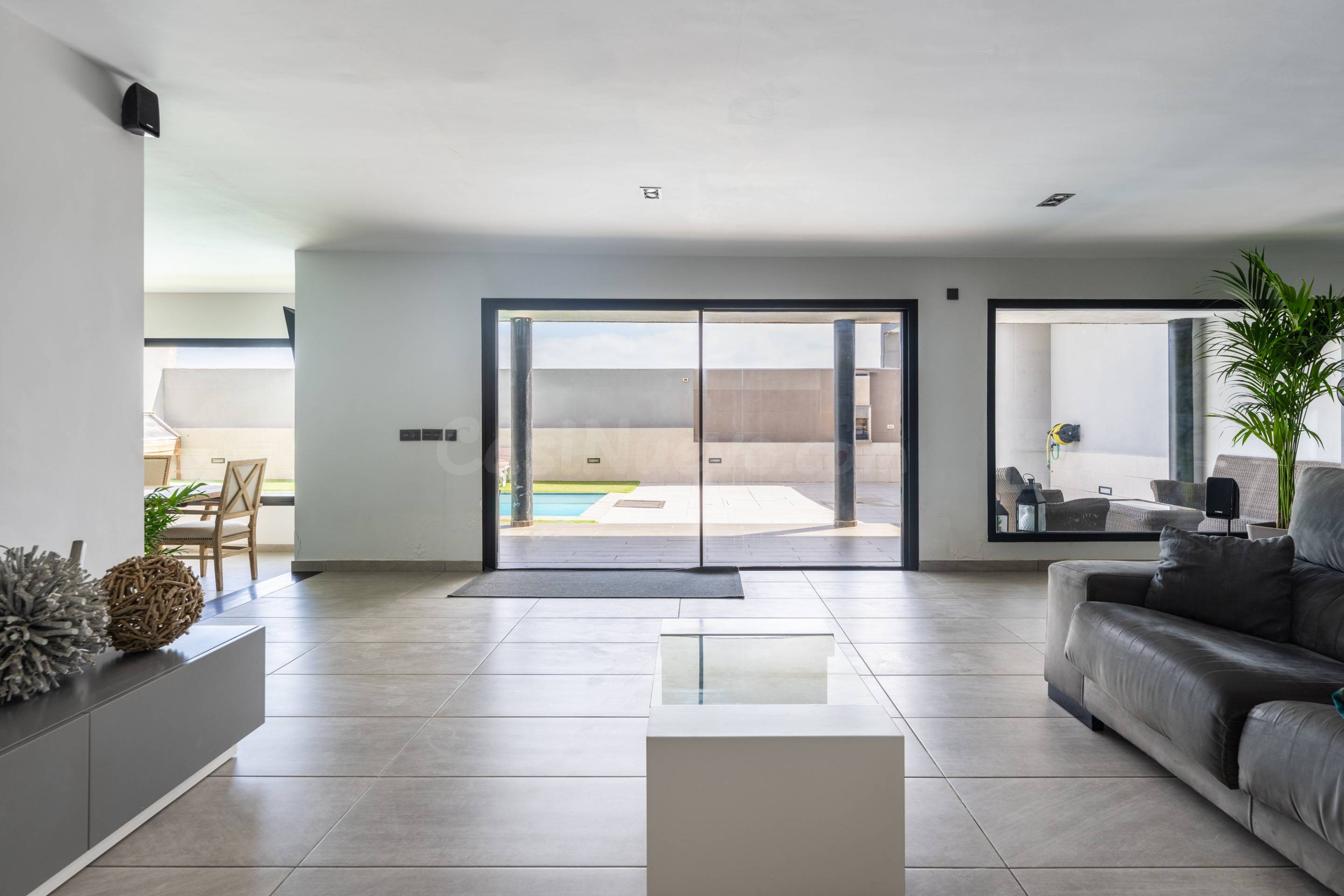 Exclusivo chalet con piscina privada y vistas infinitas al A - foto 4