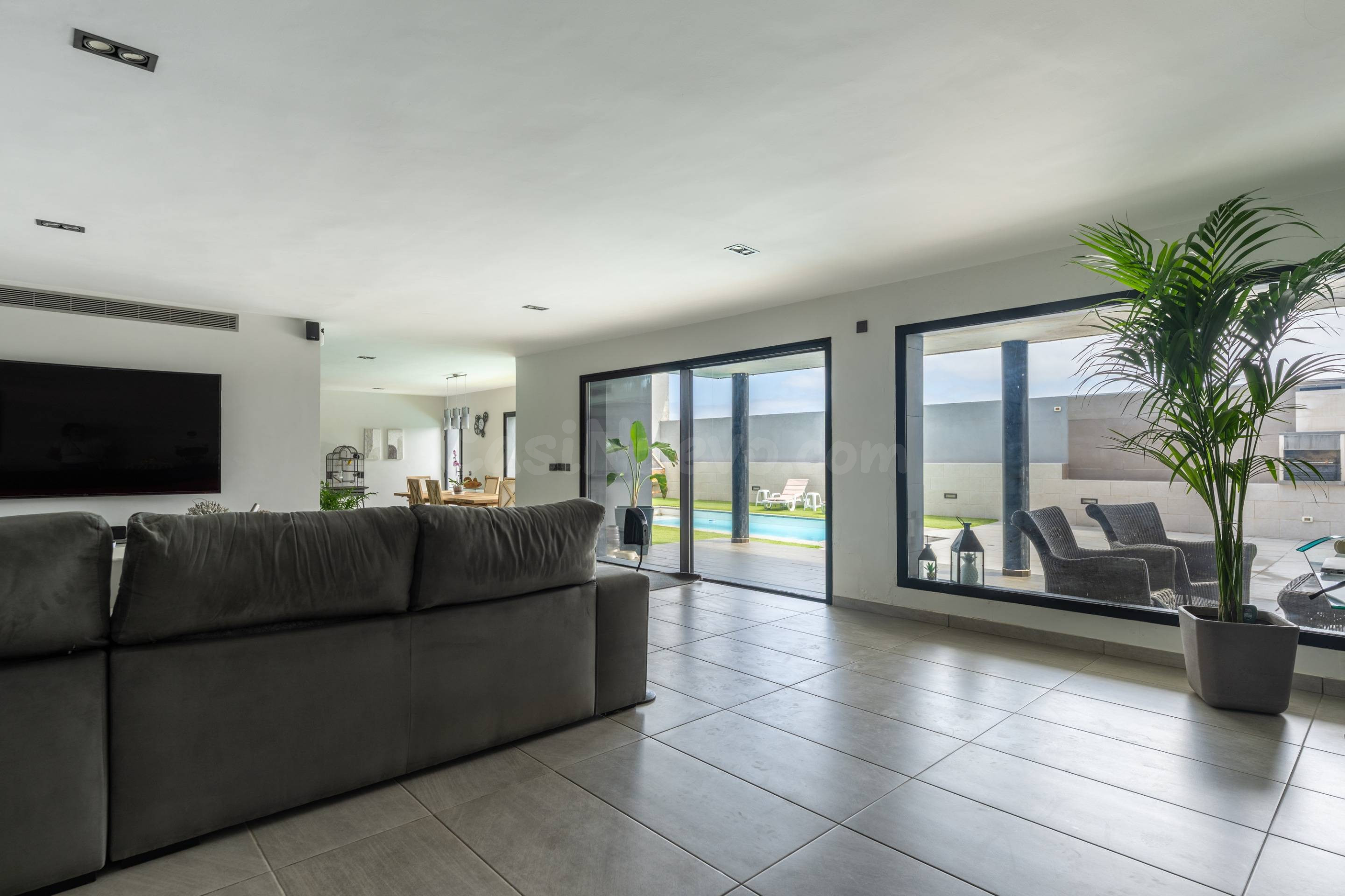 Exclusivo chalet con piscina privada y vistas infinitas al A - foto 5