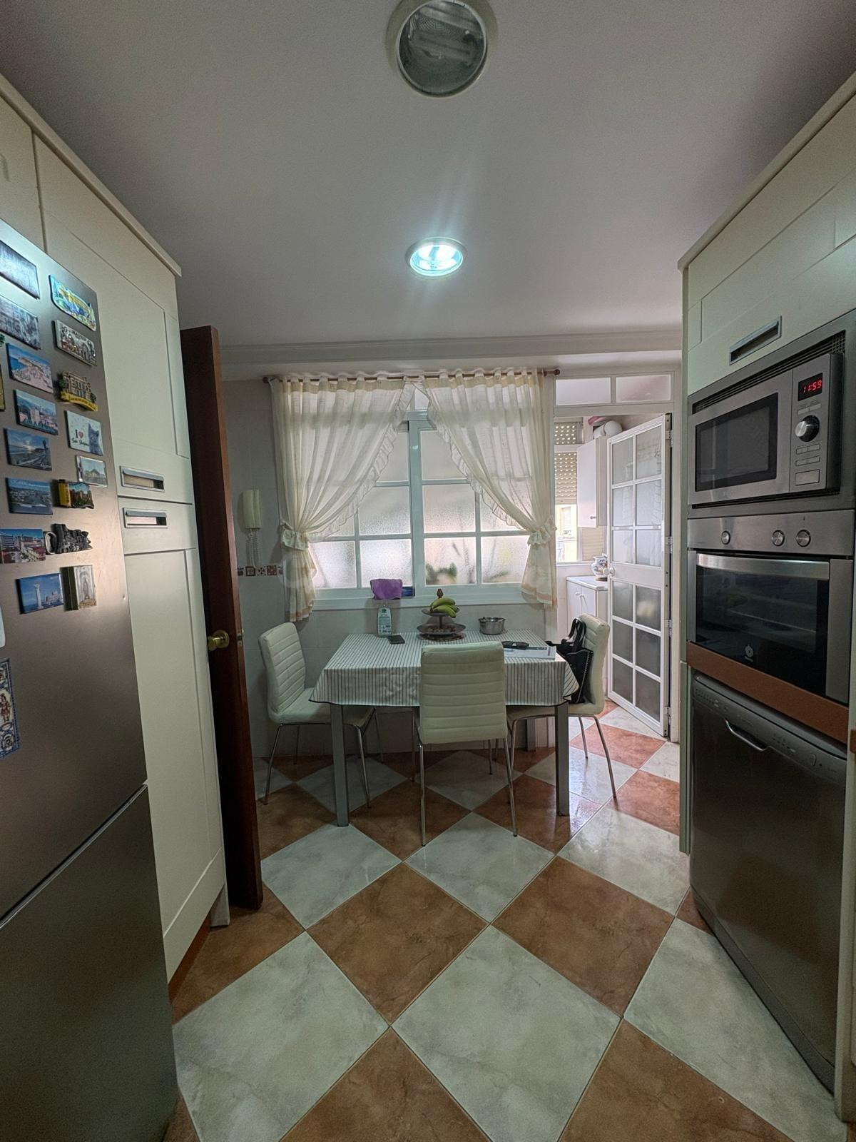 Piso de 4 dormitorios, 124 m2, exterior y luminoso | Ascenso - foto 3
