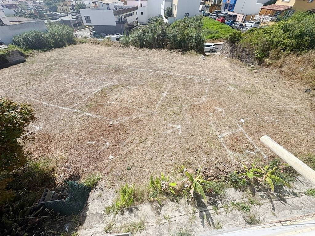 Terreno en el centro de Moya, entre las calle Unamuno y Cerv