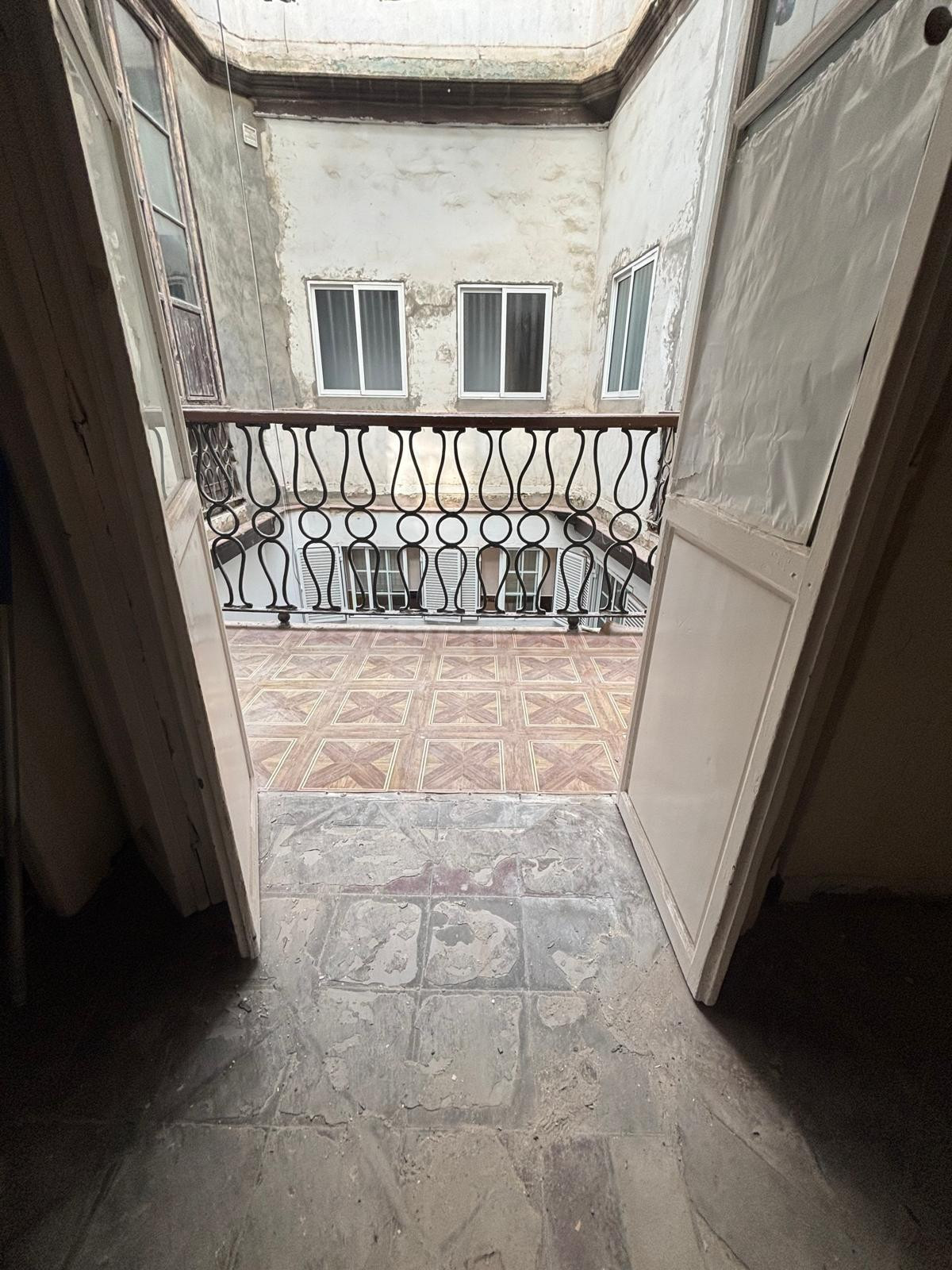 ¡Oportunidad Única en Plaza del Palillero! Piso Señorial con - foto 2