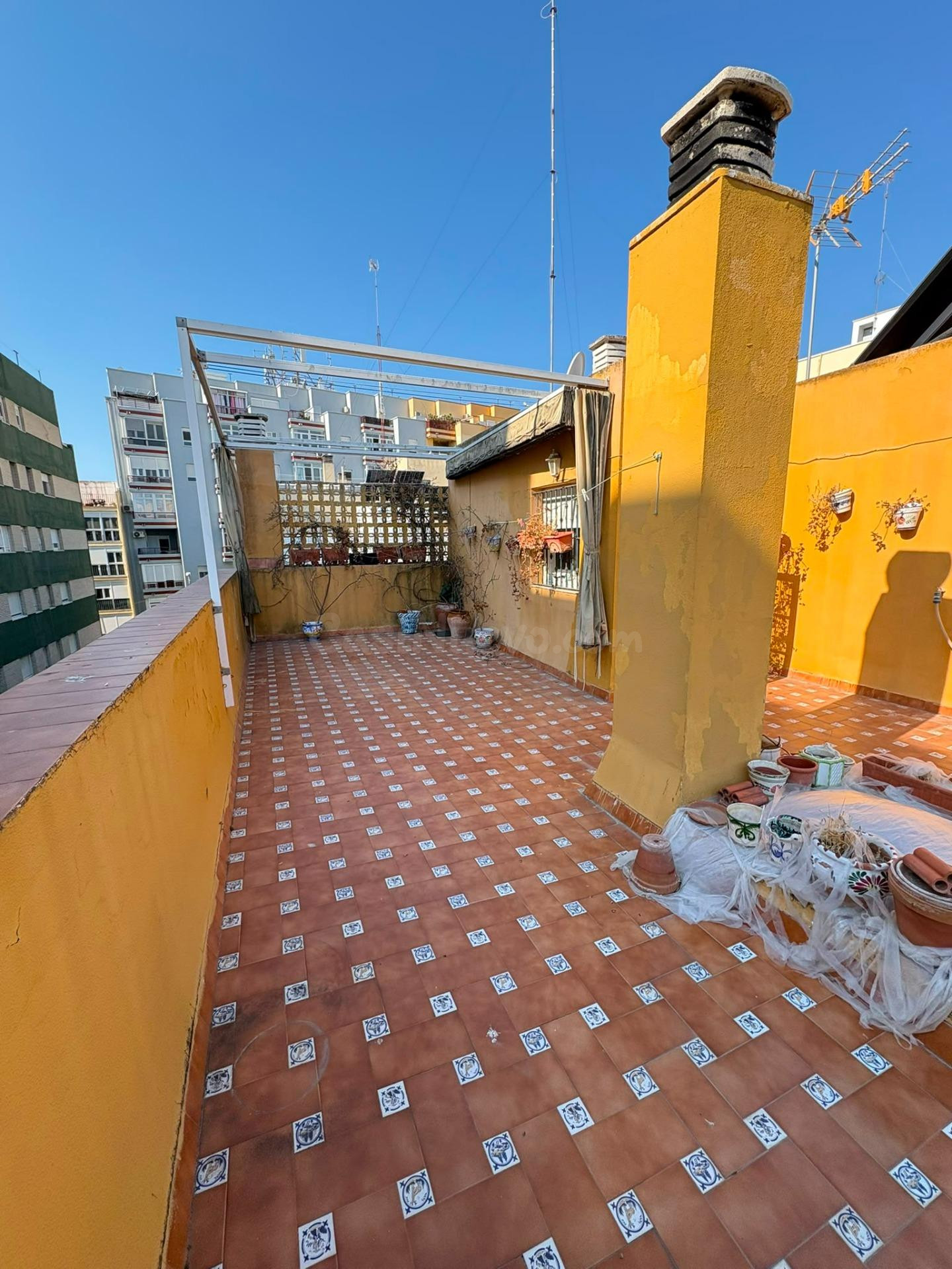 ¡Haz realidad la casa de tus sueños! Adosado con terraza y 4 dormitorios a 5 minutos de la playa - foto 4