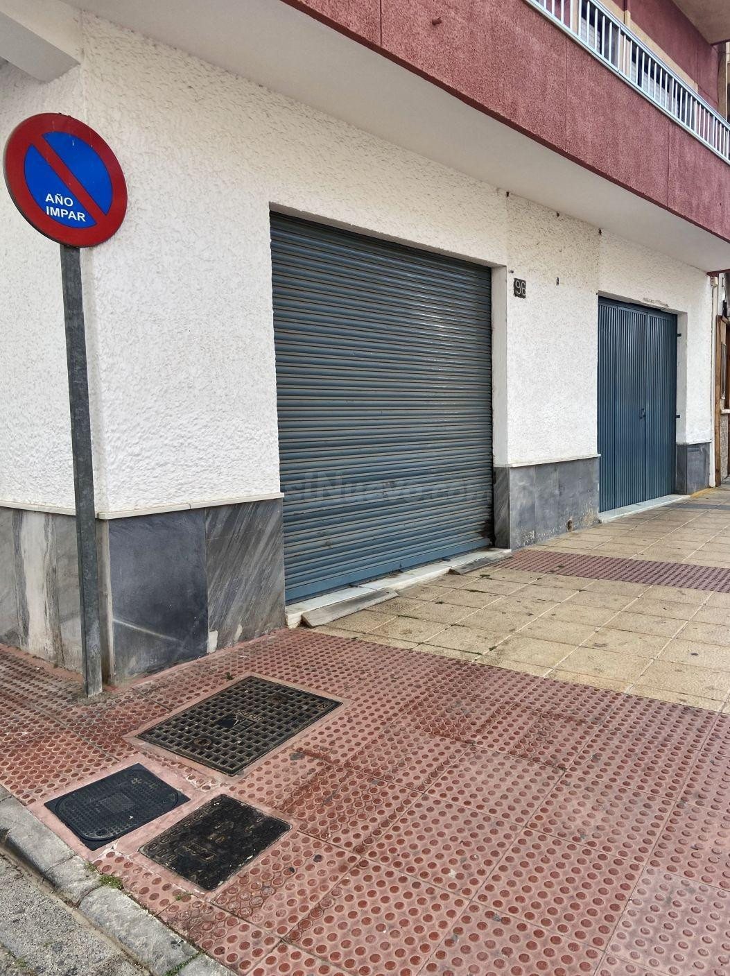 Se alquila local en Ctar de Nijar