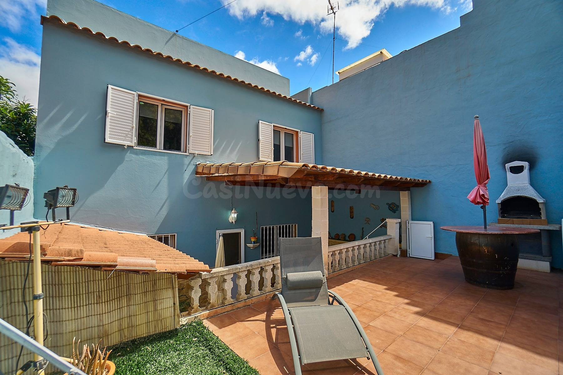 Chalet adosado con garaje y terrazas en Marzagán