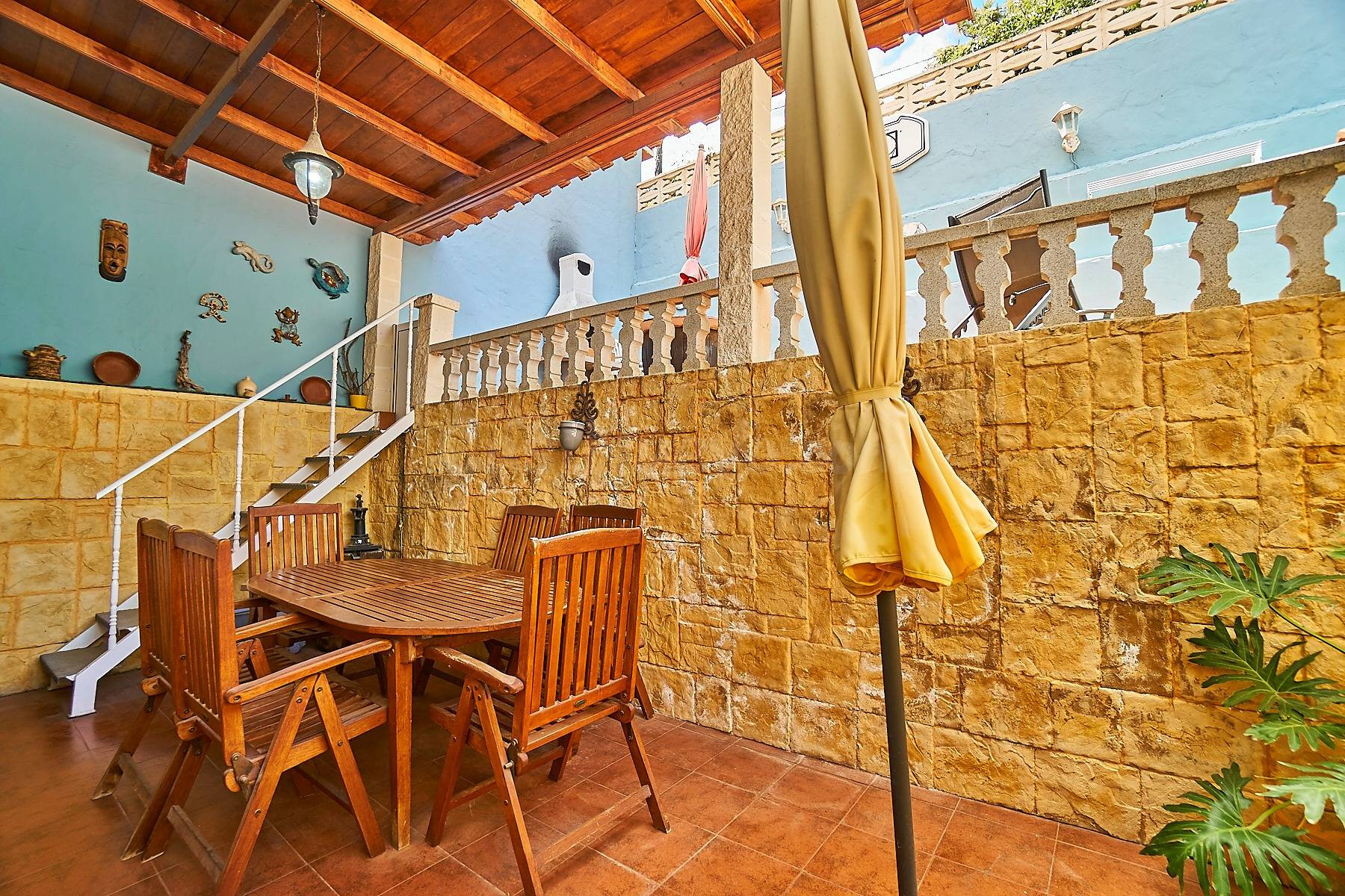 Chalet adosado con garaje y terrazas en Marzagán - foto 3