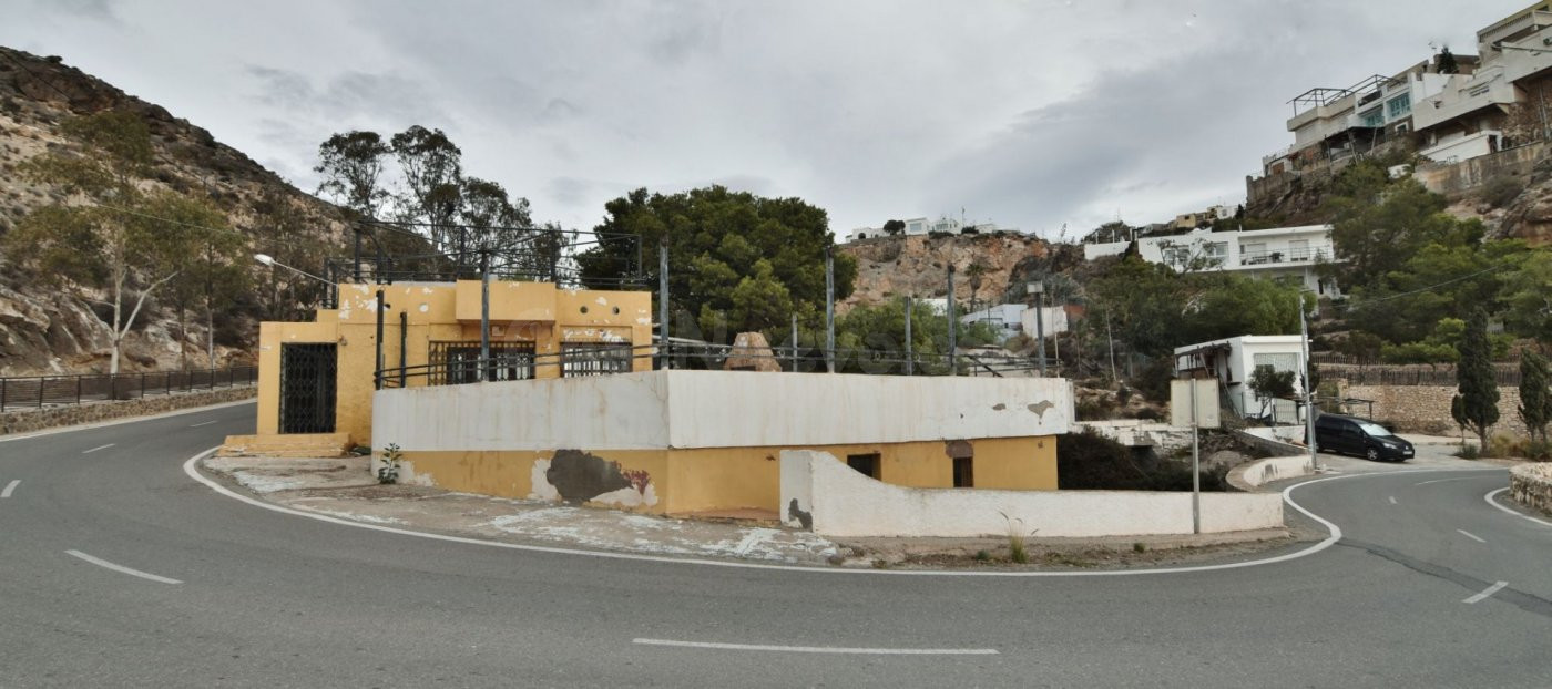 EDIFICACIÓN DE 2 PLANTAS EN CASTELL DEL REY, CON VISTAS AL M