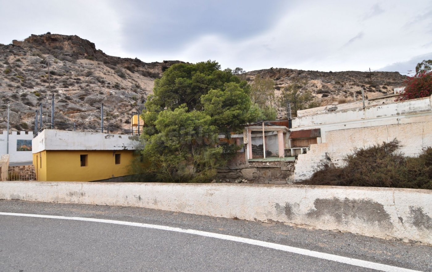 EDIFICACIÓN DE 2 PLANTAS EN CASTELL DEL REY, CON VISTAS AL M - foto 2