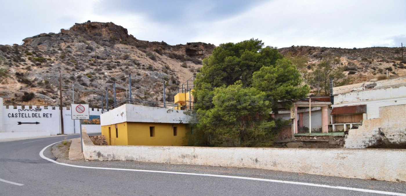 EDIFICACIÓN DE 2 PLANTAS EN CASTELL DEL REY, CON VISTAS AL M - foto 3