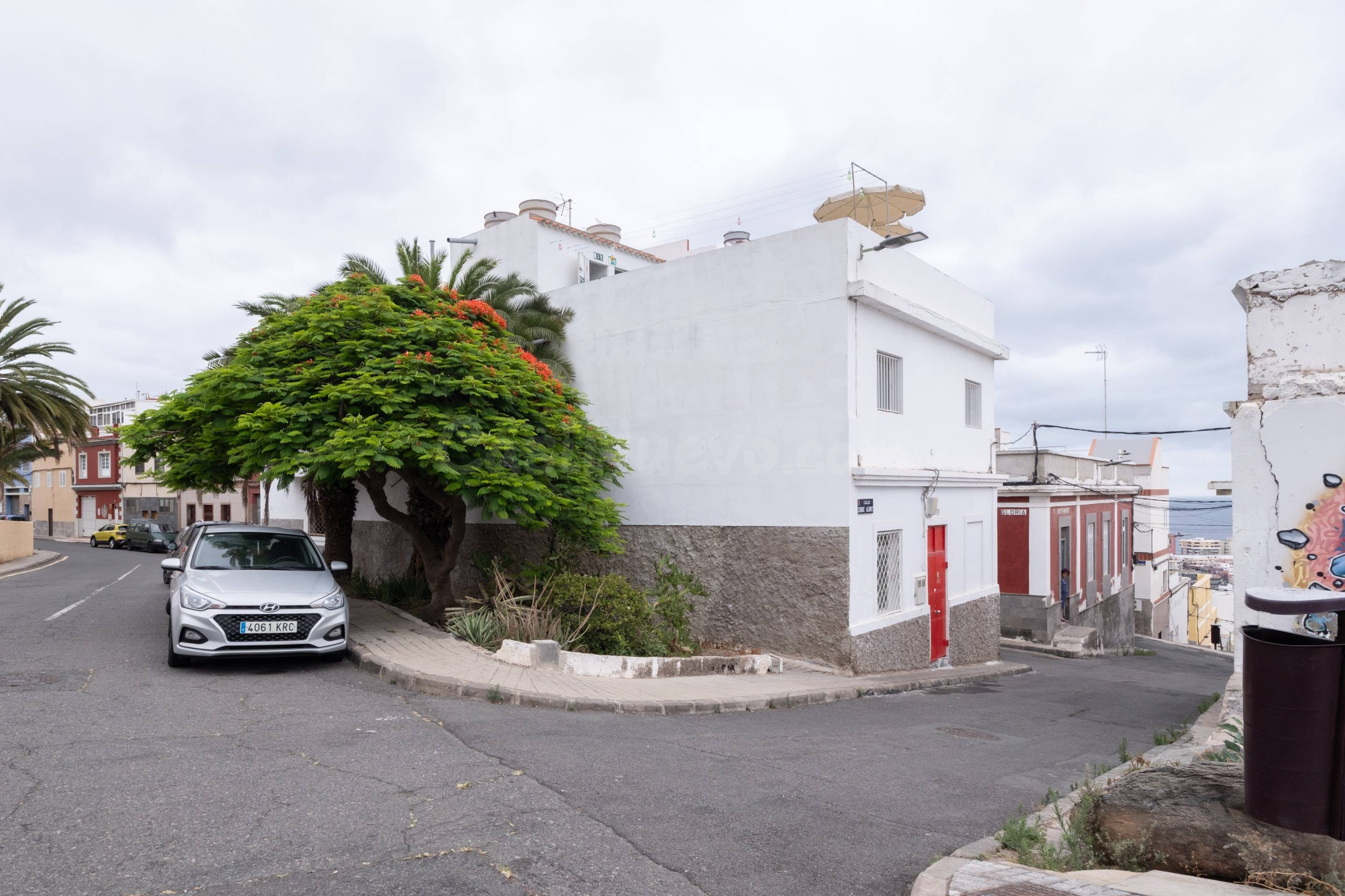 Amplia casa independiente en alquiler