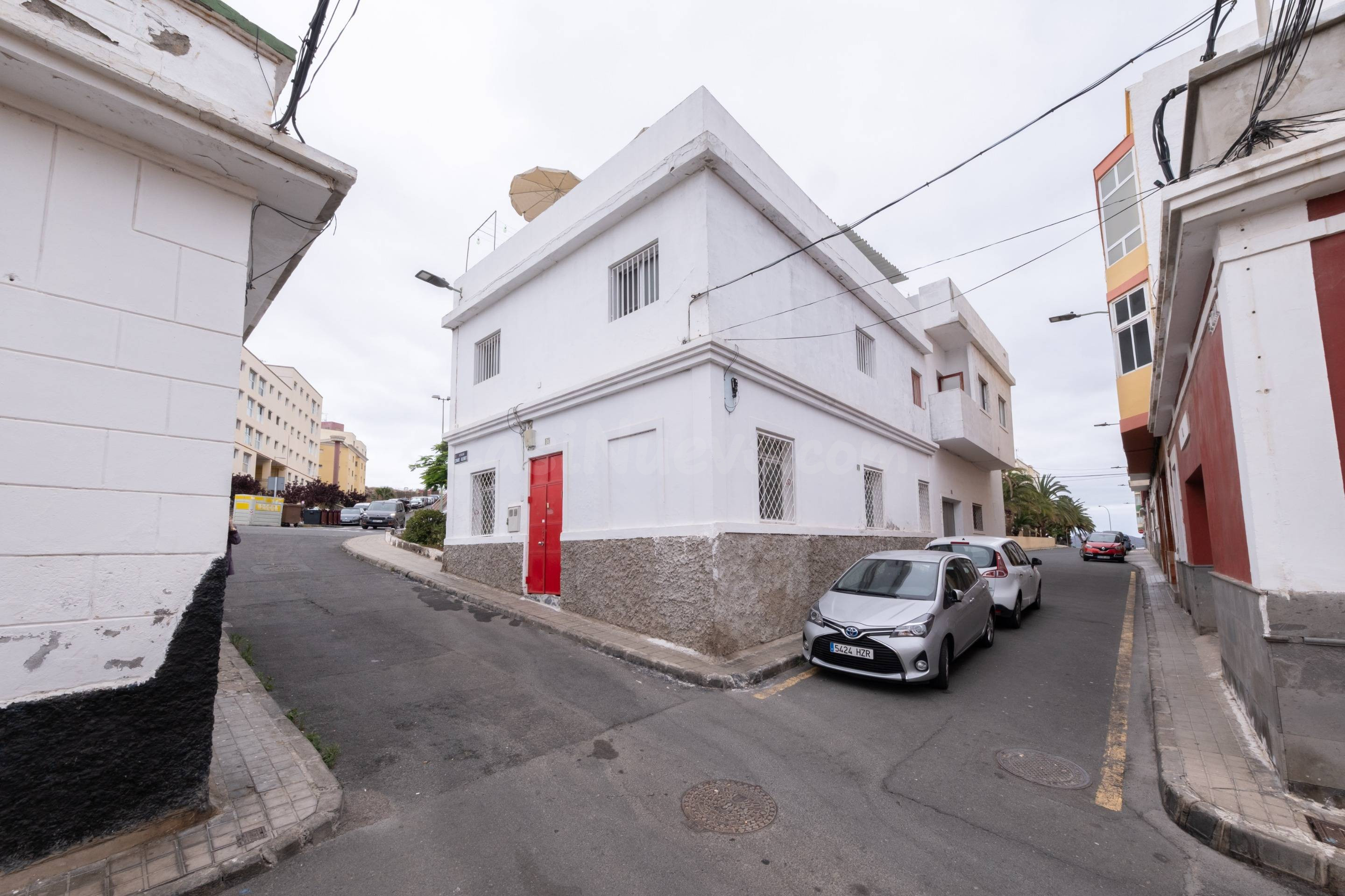 Amplia casa independiente en alquiler - foto 2