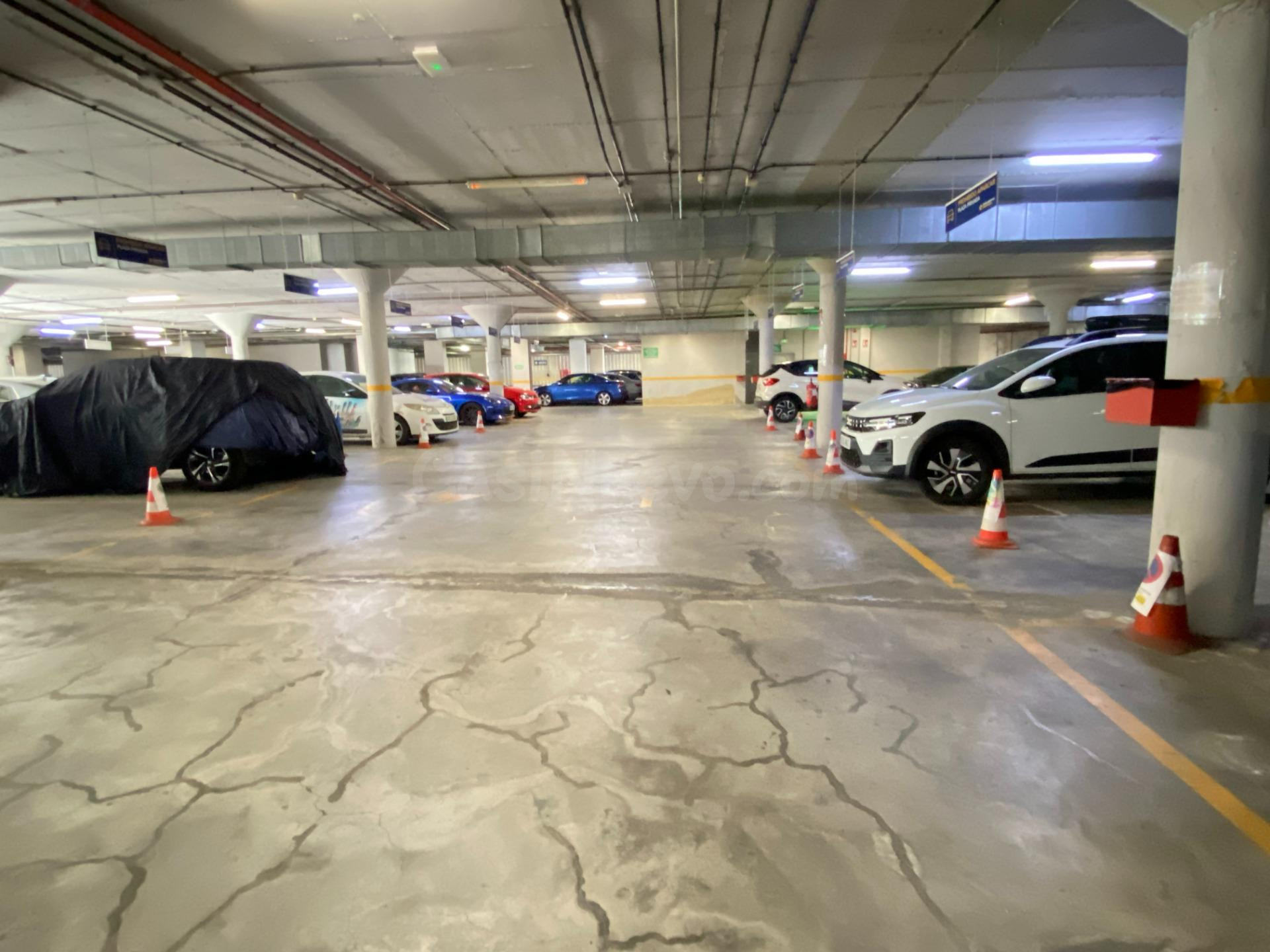 PLAZA DE GARAJE PARA COCHES GRANDES - foto 2