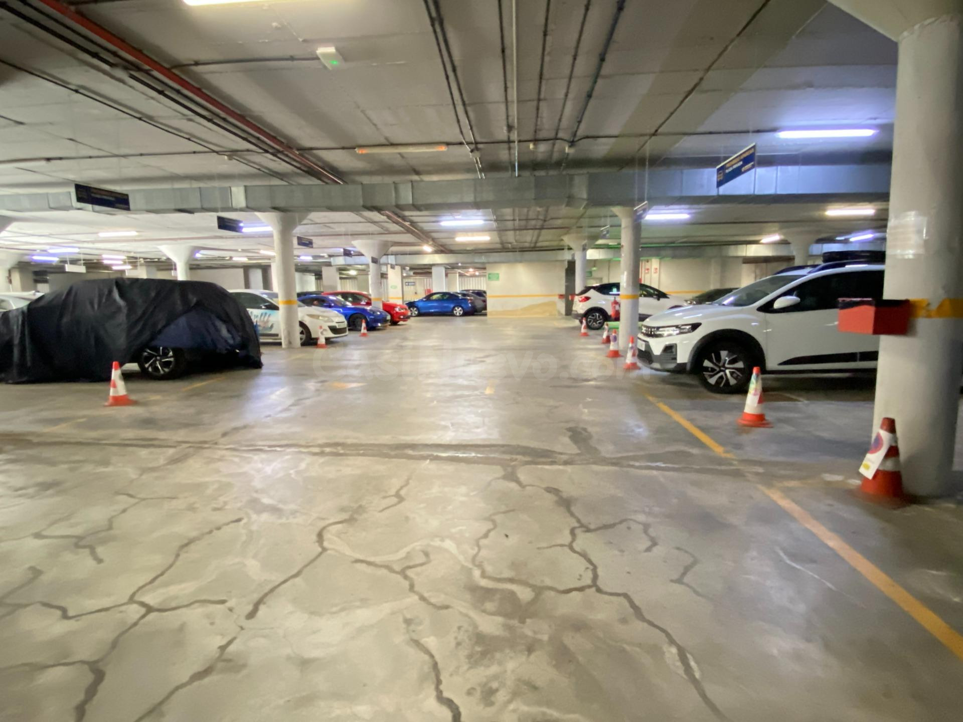 PLAZA DE GARAJE PARA COCHES GRANDES - foto 3
