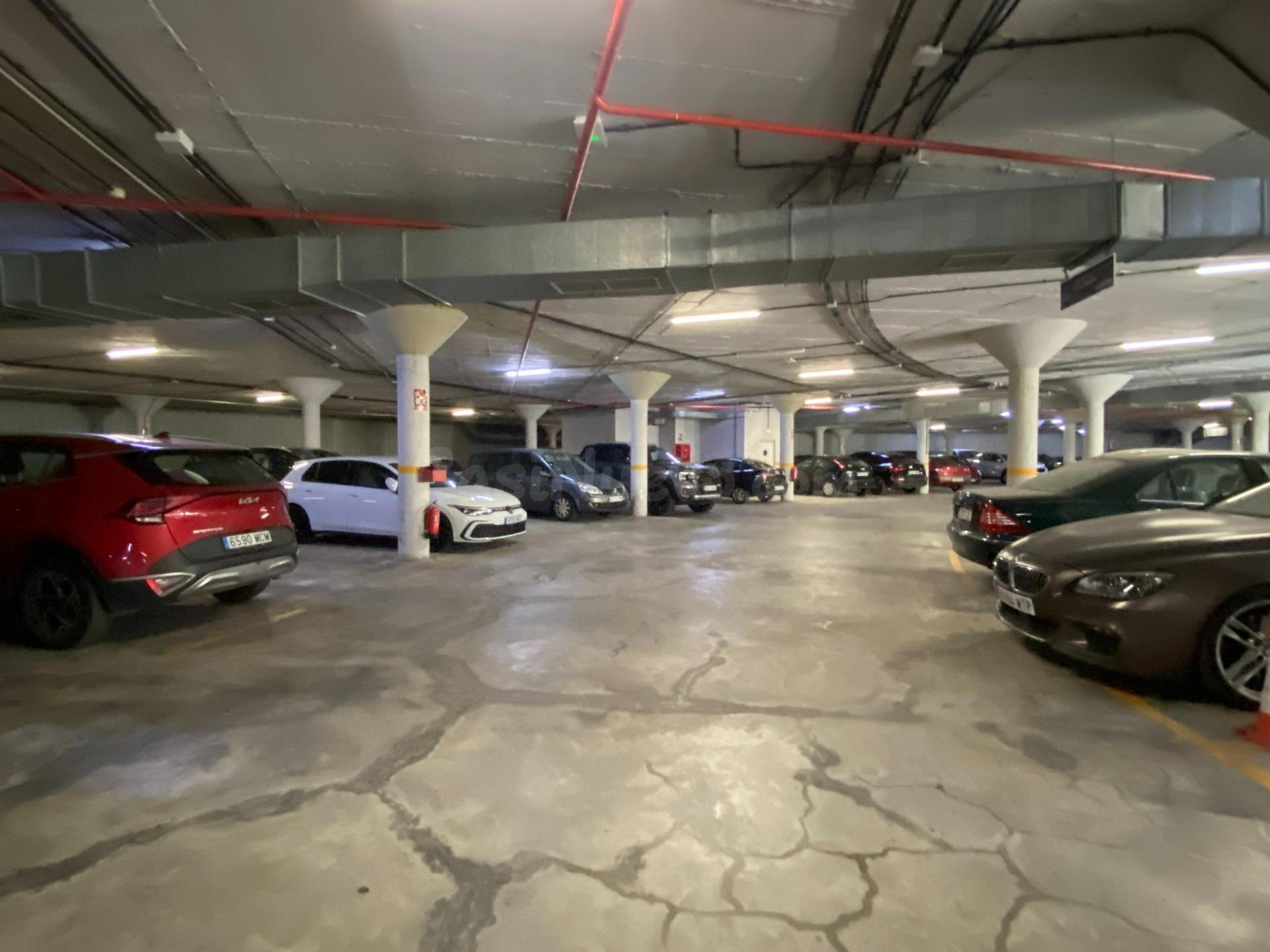 PLAZA DE GARAJE PARA COCHES GRANDES - foto 4