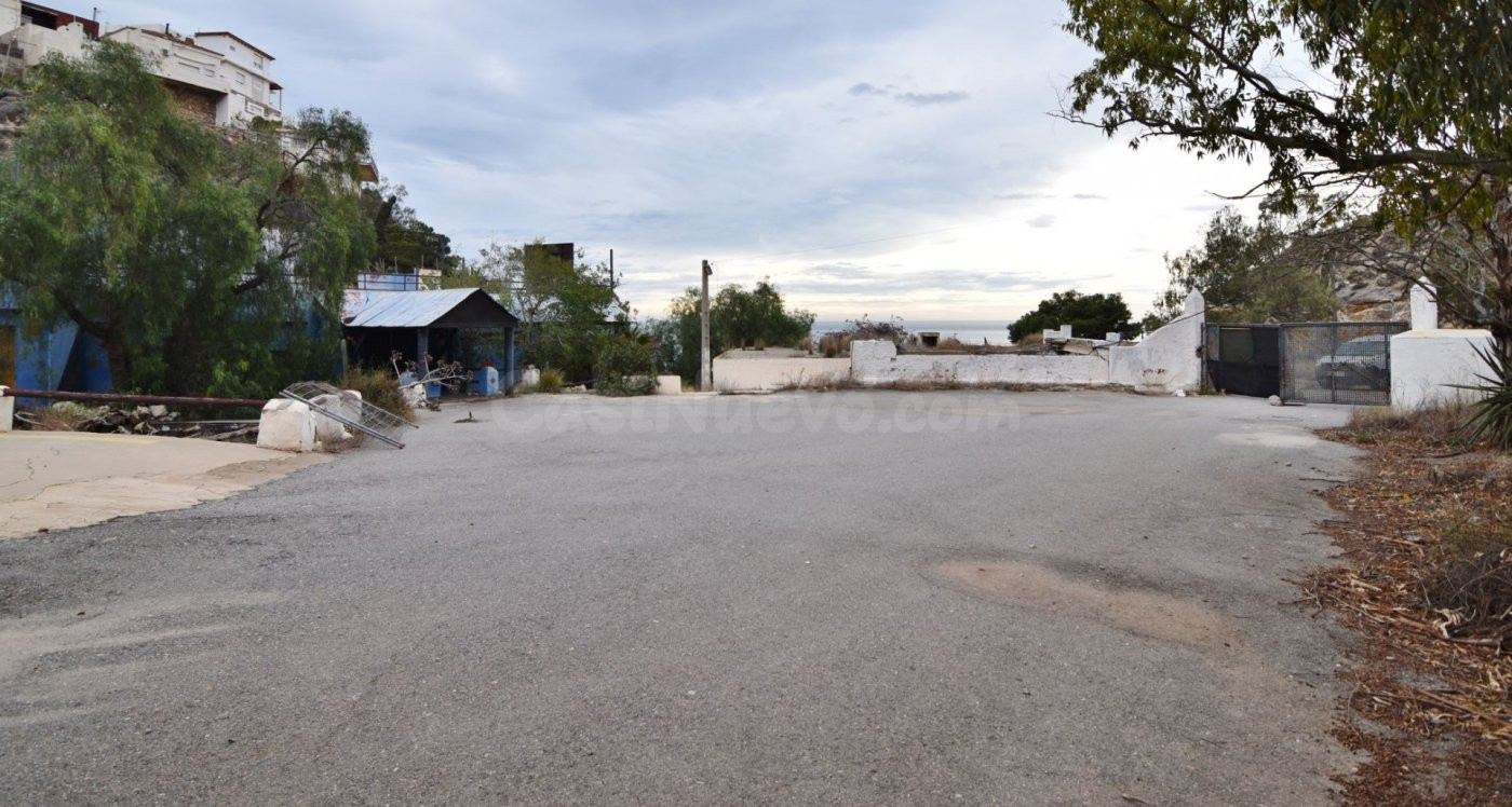 PARCELA DE 2240 M2 EN CASTELL DEL REY, CON EDIFICACIÓN DE US