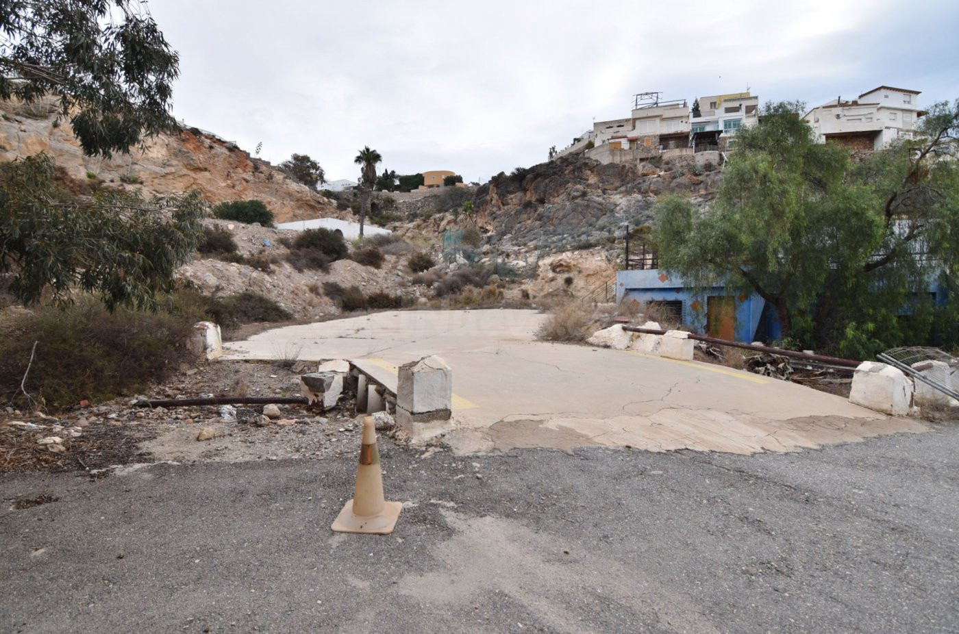 PARCELA DE 2240 M2 EN CASTELL DEL REY, CON EDIFICACIÓN DE US - foto 2