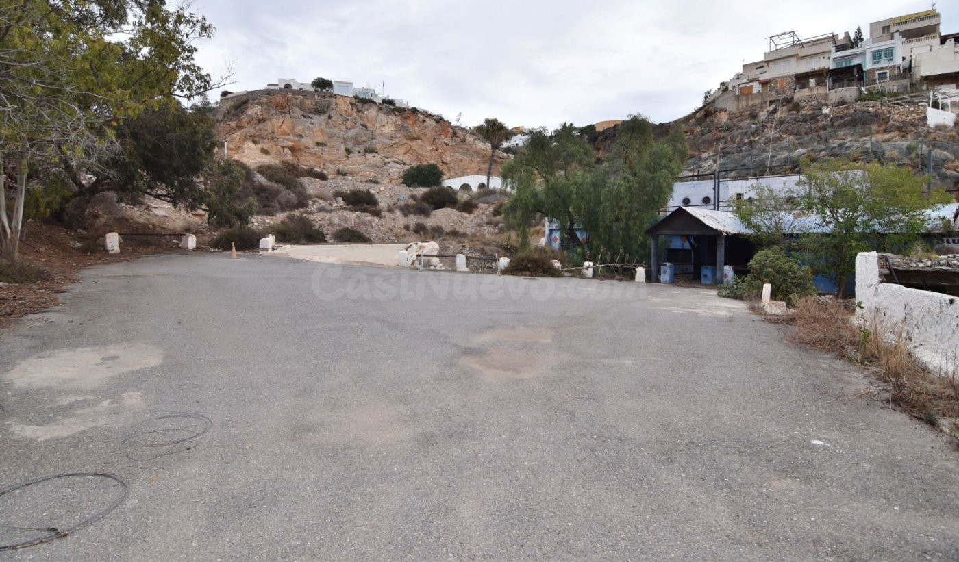 PARCELA DE 2240 M2 EN CASTELL DEL REY, CON EDIFICACIÓN DE US - foto 5