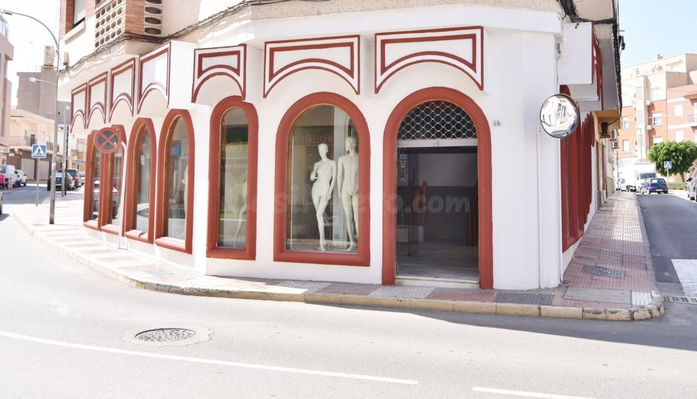Local en zona comercial en Roquetas de Mar - foto 2