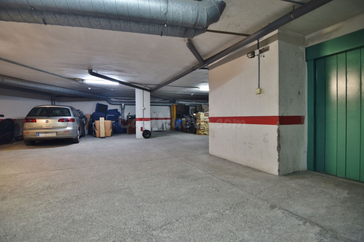 Plaza de garaje en calle Sicardó - foto 4