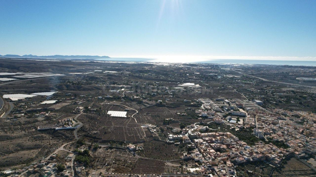 VENDE Finca en PECHINA próxima a la AUTOVÍA con cabida de 3 